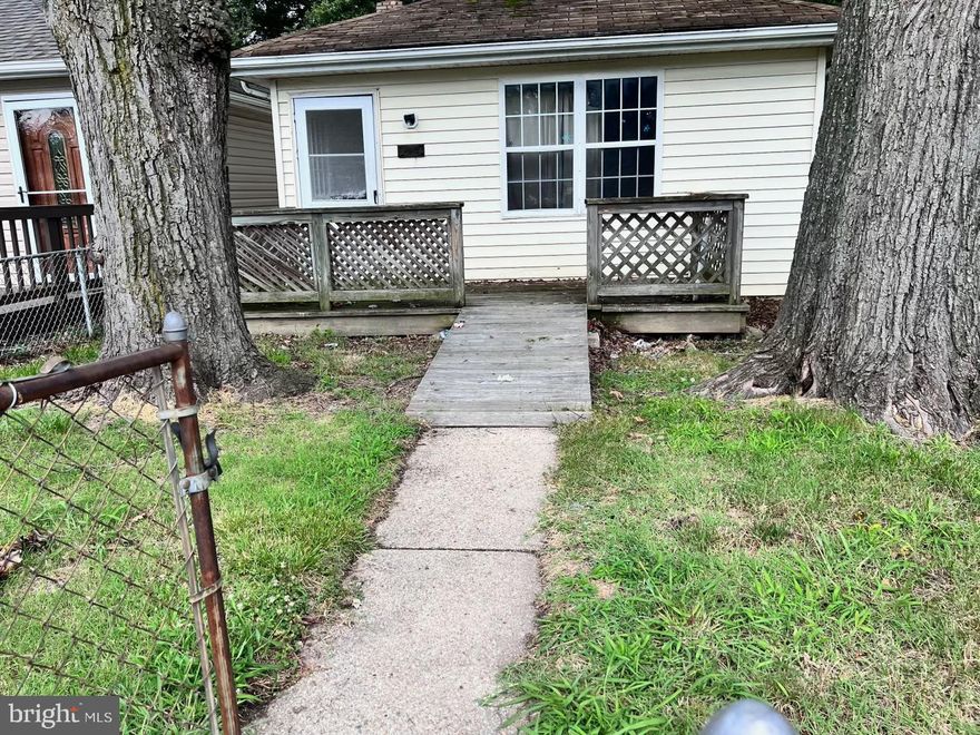 This one's perfect for INVESTORS or BUYERS looking for a fixer-upper. So much to offer in this 3 BDRM/1BTH house located just a few blocks from the center of Downtown North Beach, the boardwalk/beach, and all the shops and restaurants. EXCELLENT opportunity to own or add to your rental portfolio. This home is in "AS-IS" condition.