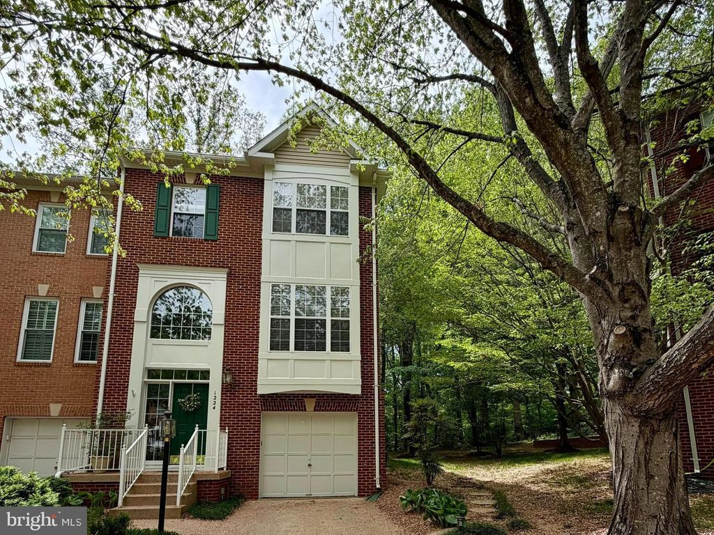 Photo of 1224 Wild Hawthorn Way, RESTON, VA 20194 (MLS # VAFX2310284)