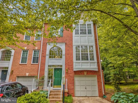 Photo of 1224 Wild Hawthorn Way, RESTON, VA 20194 (MLS # VAFX2310284)
