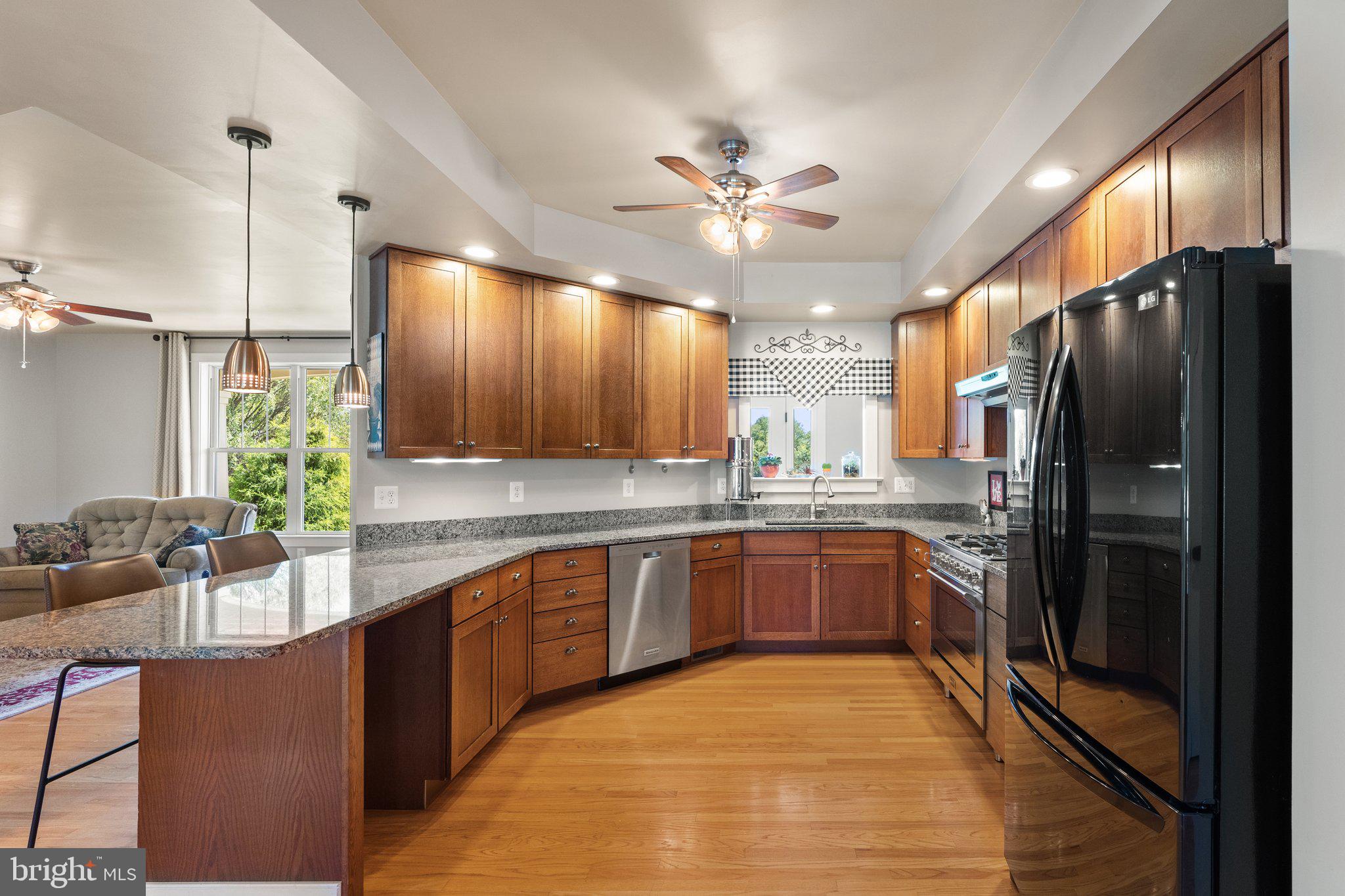 LOVETTSVILLE - Residential