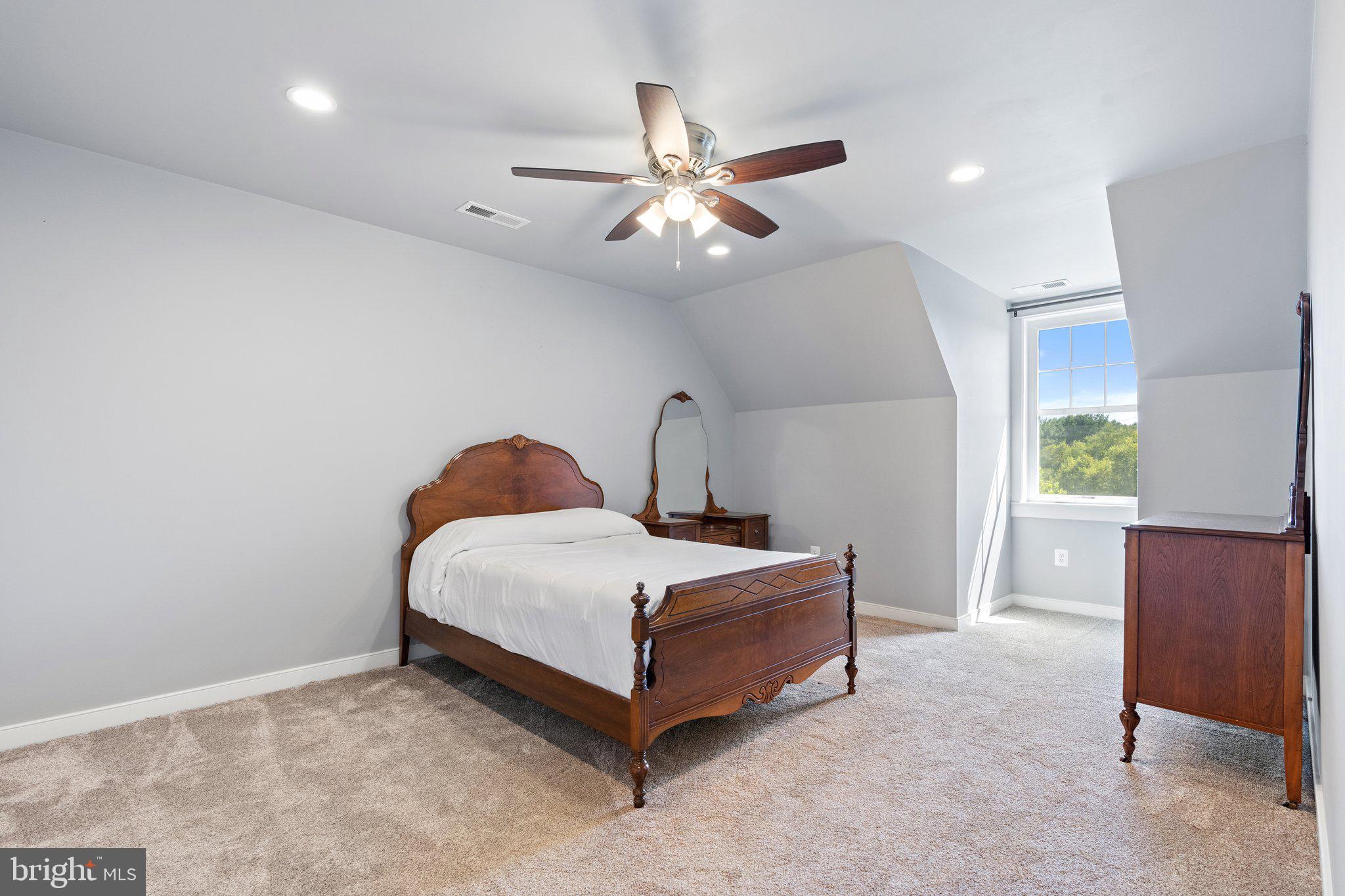 LOVETTSVILLE - Residential