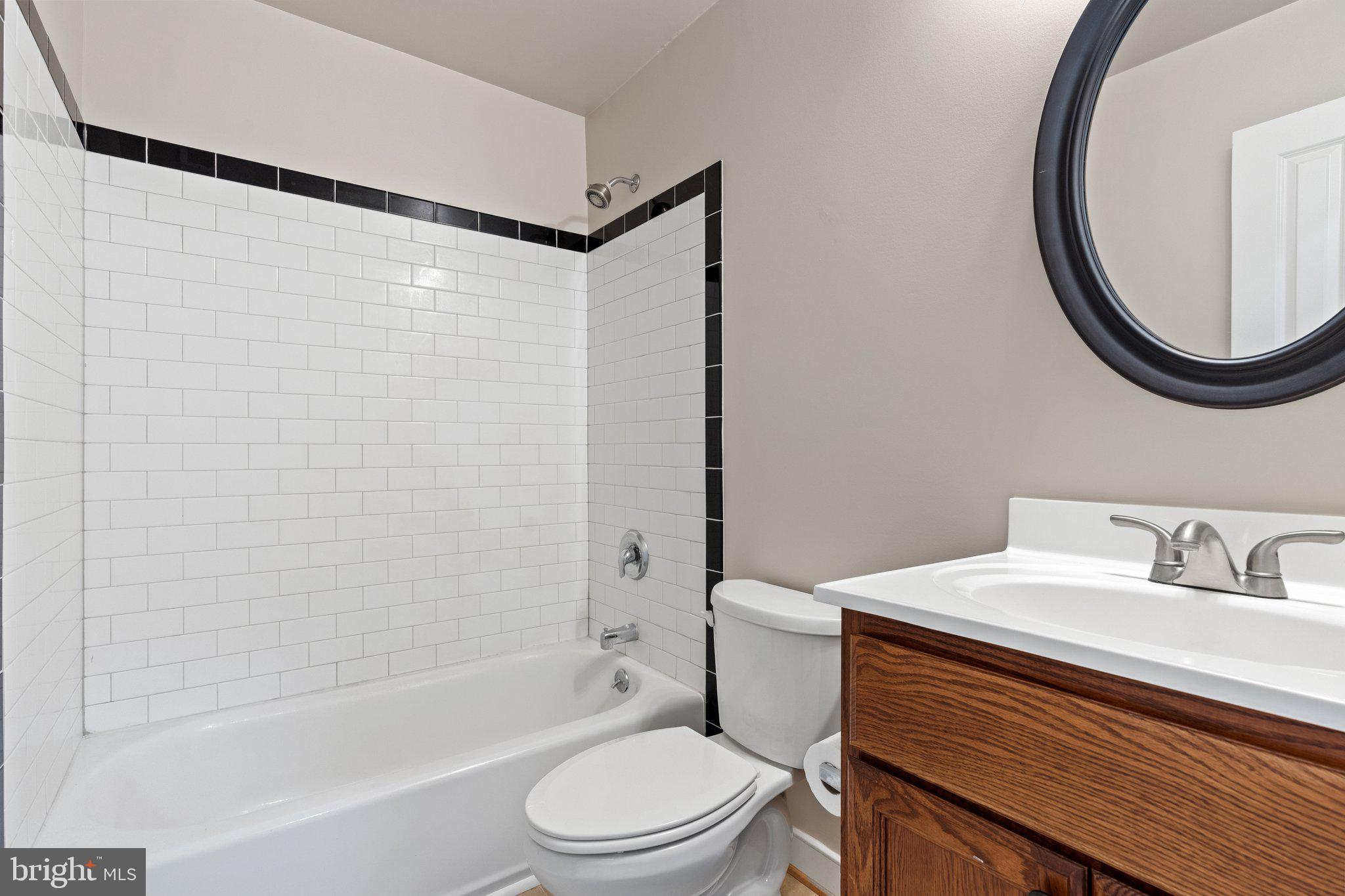 LOVETTSVILLE - Residential