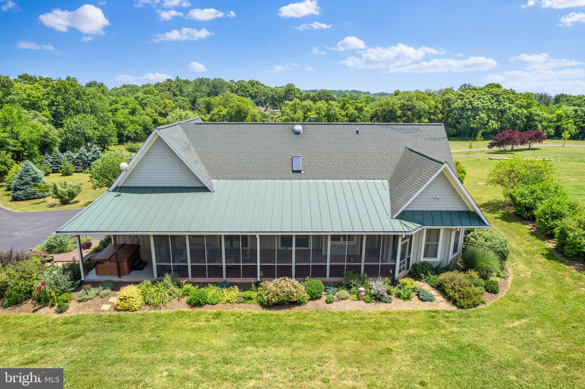 LOVETTSVILLE - Residential