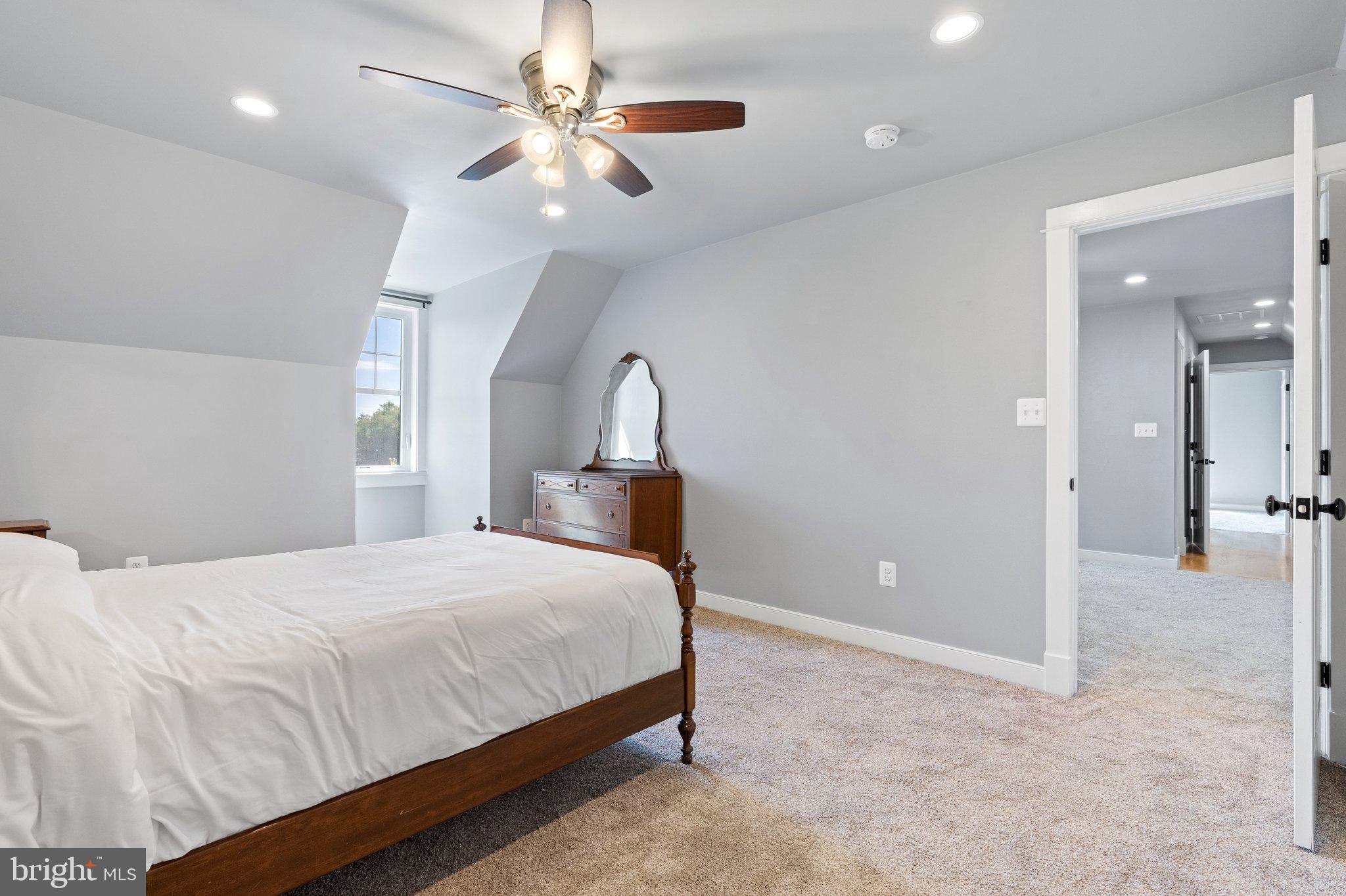 LOVETTSVILLE - Residential