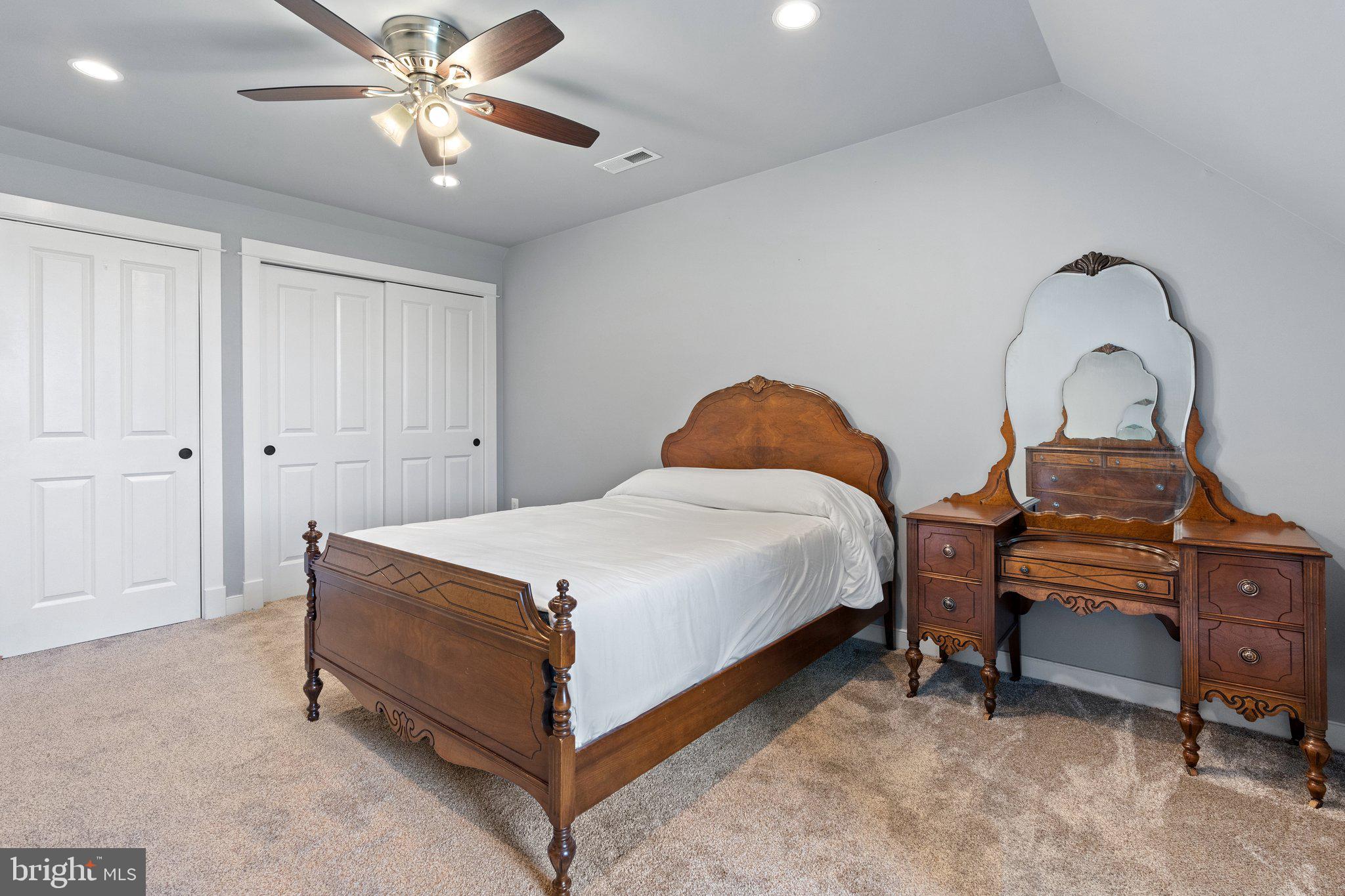 LOVETTSVILLE - Residential