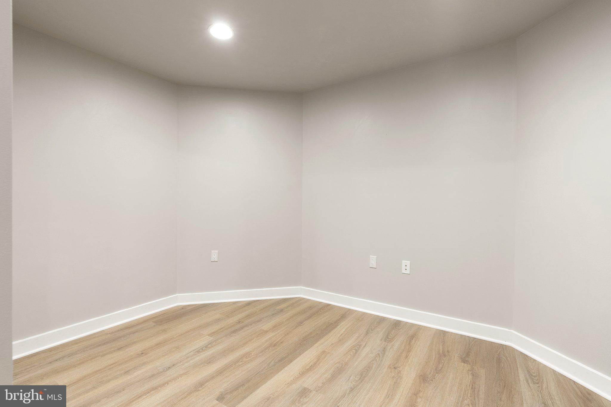 LOVETTSVILLE - Residential