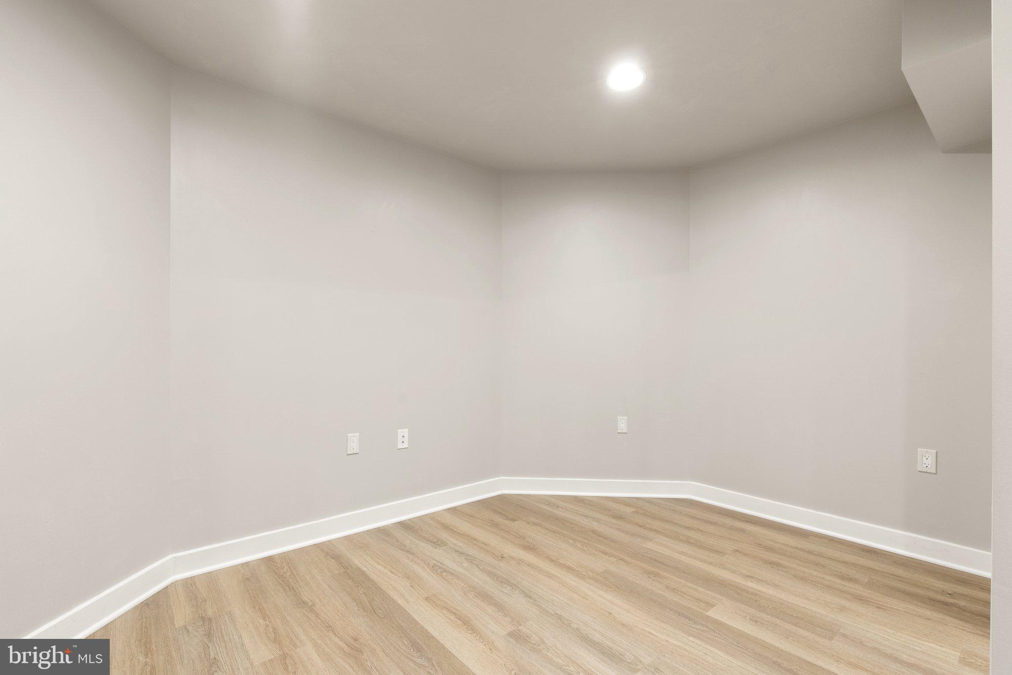 LOVETTSVILLE - Residential