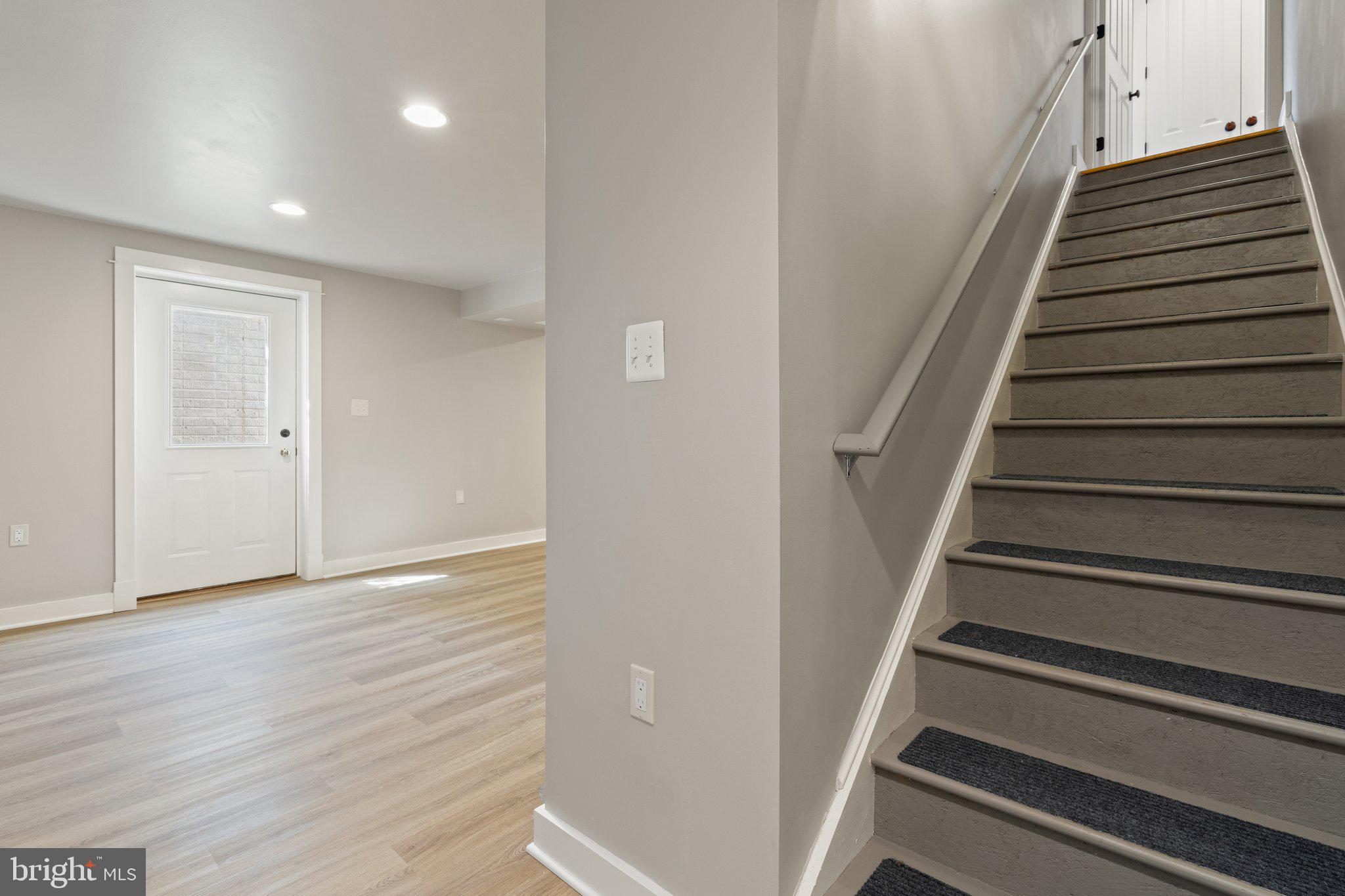 LOVETTSVILLE - Residential