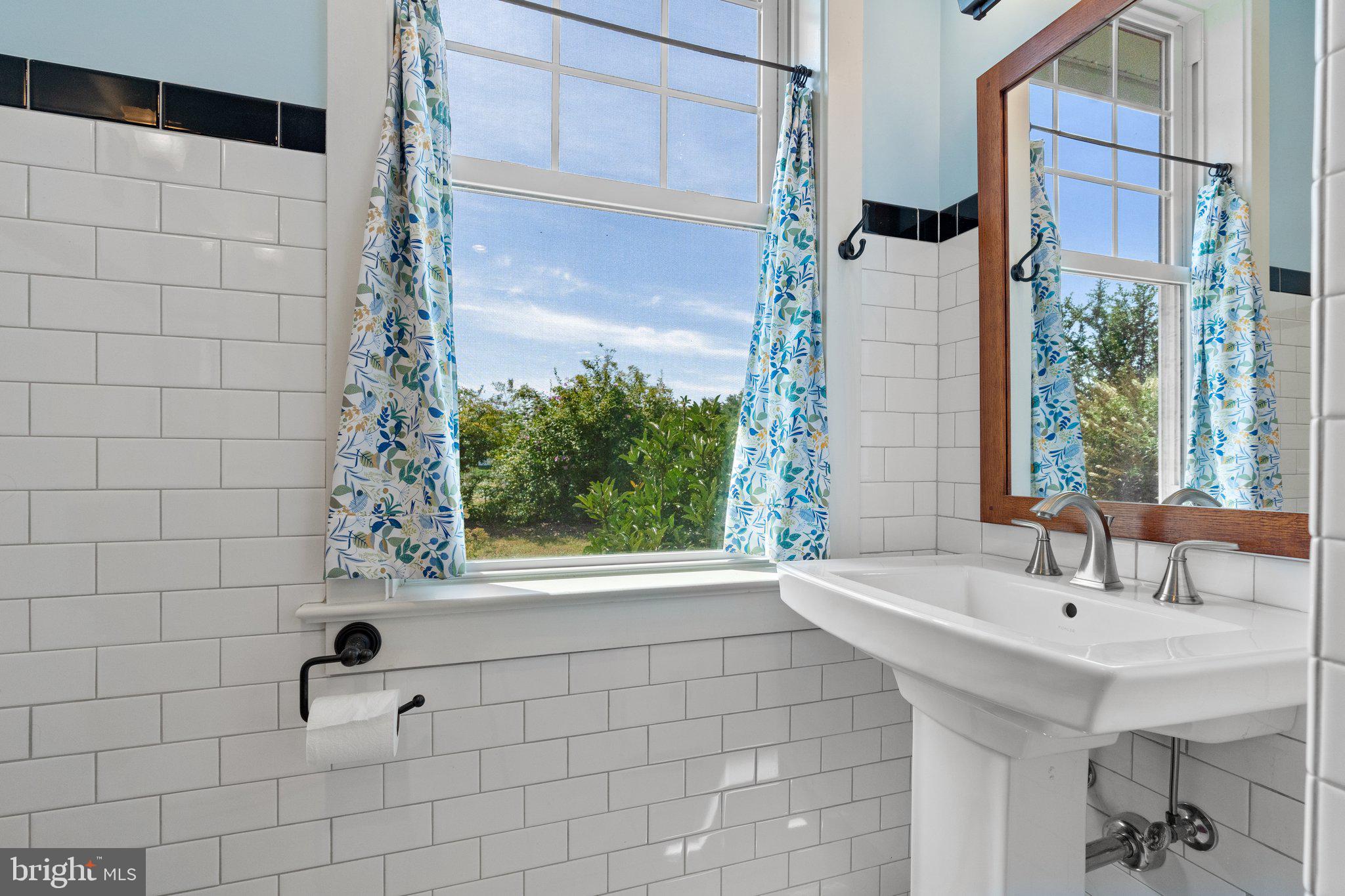 LOVETTSVILLE - Residential