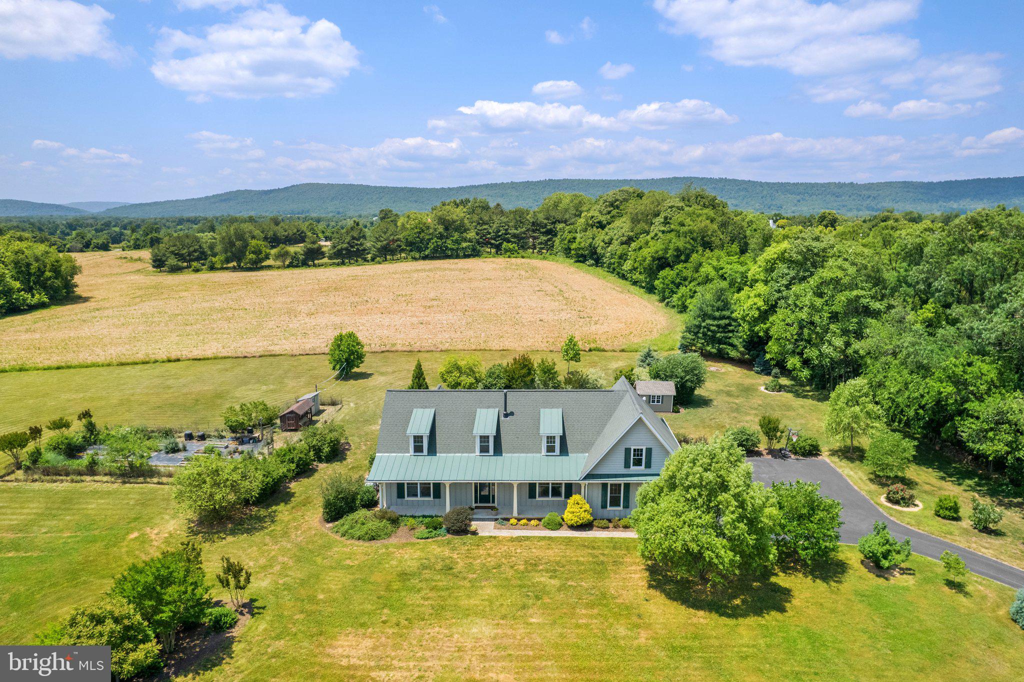 LOVETTSVILLE - Residential