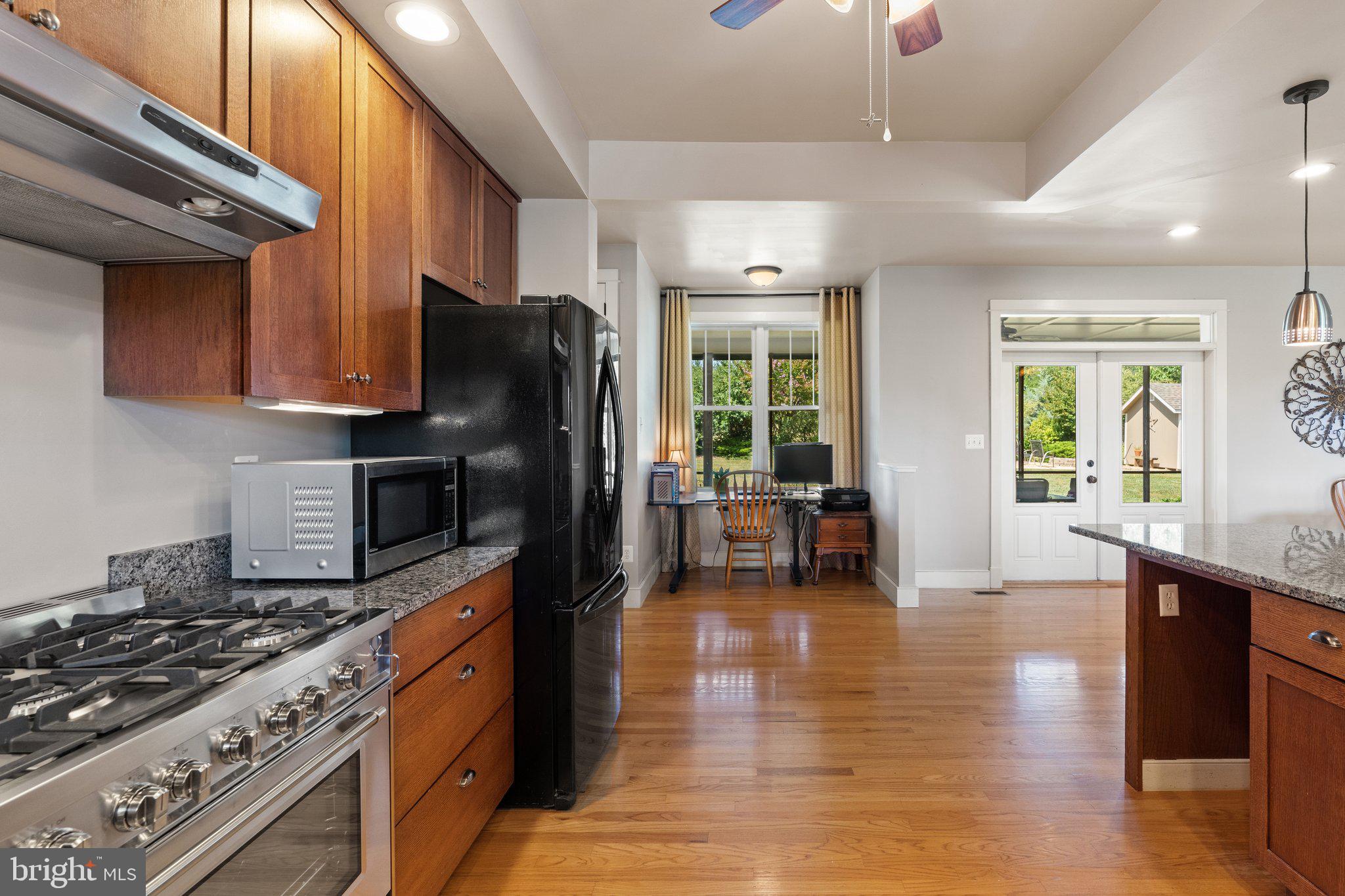 LOVETTSVILLE - Residential