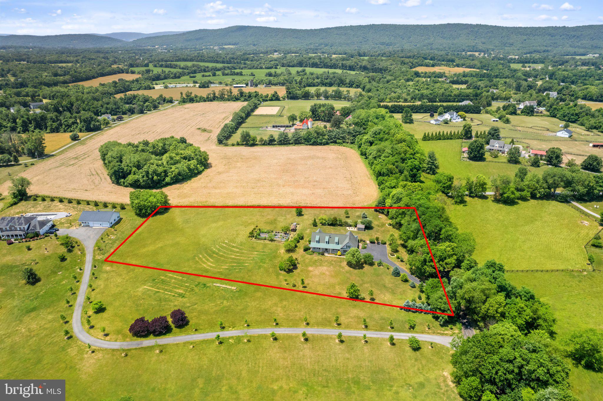 LOVETTSVILLE - Residential