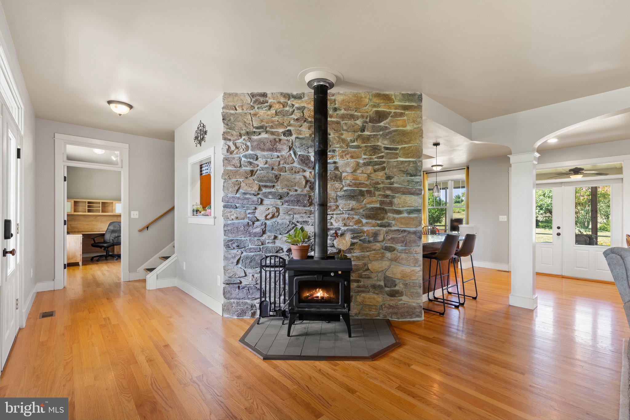 LOVETTSVILLE - Residential