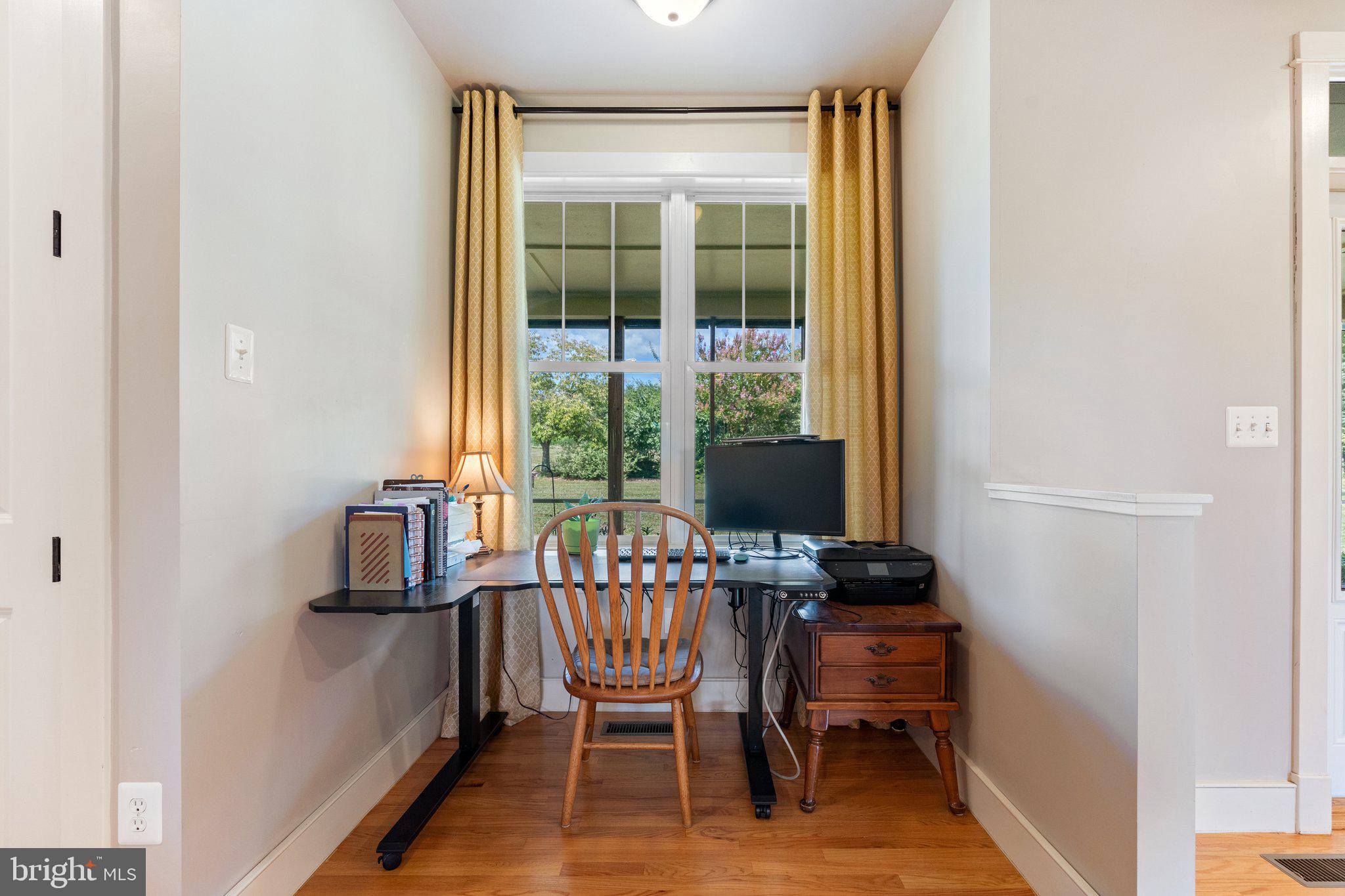 LOVETTSVILLE - Residential