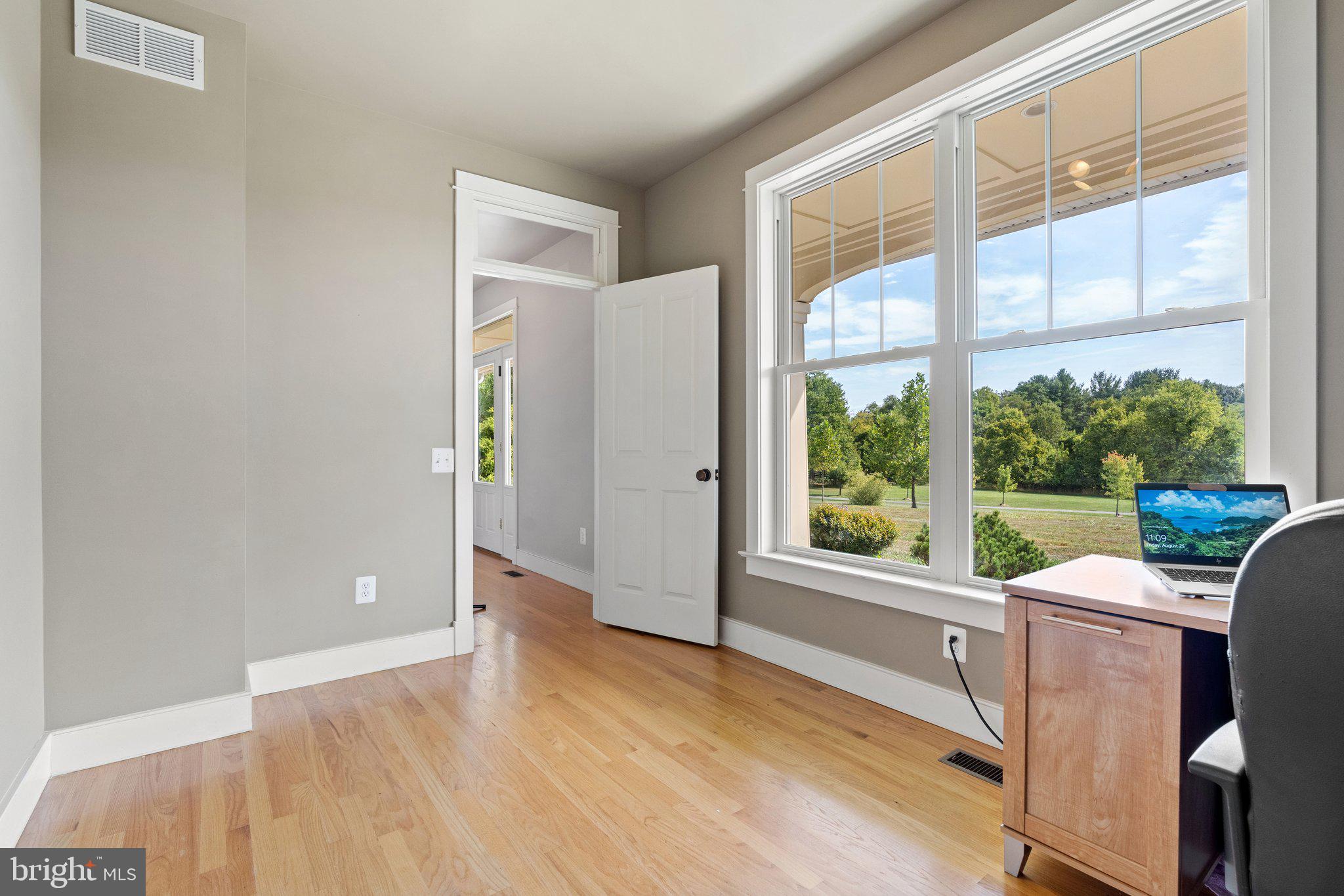 LOVETTSVILLE - Residential