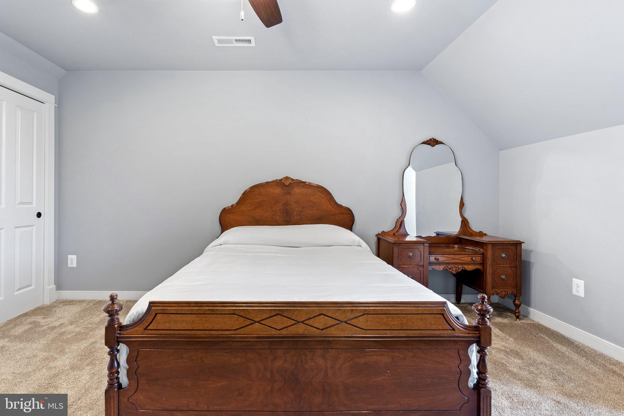 LOVETTSVILLE - Residential