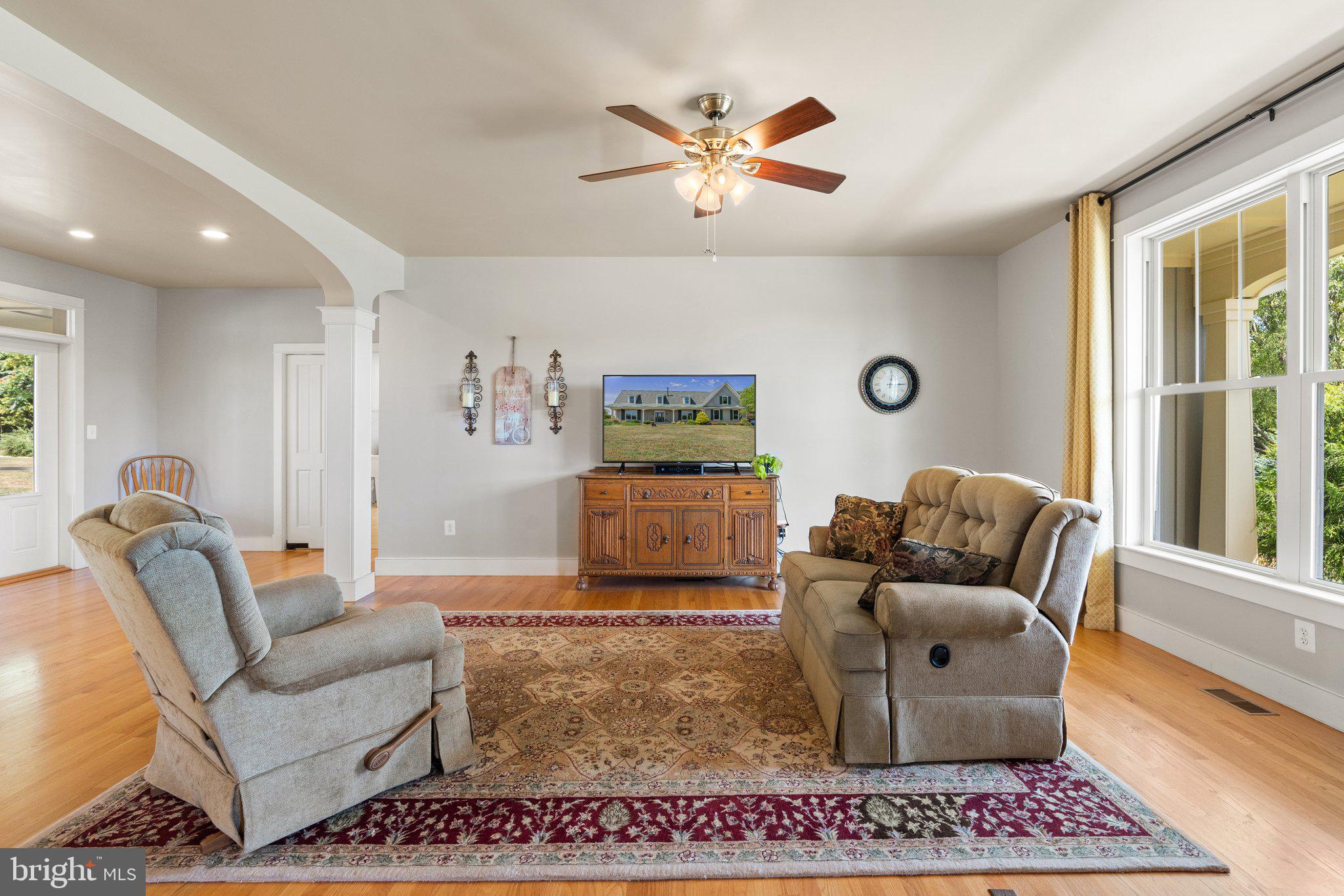 LOVETTSVILLE - Residential