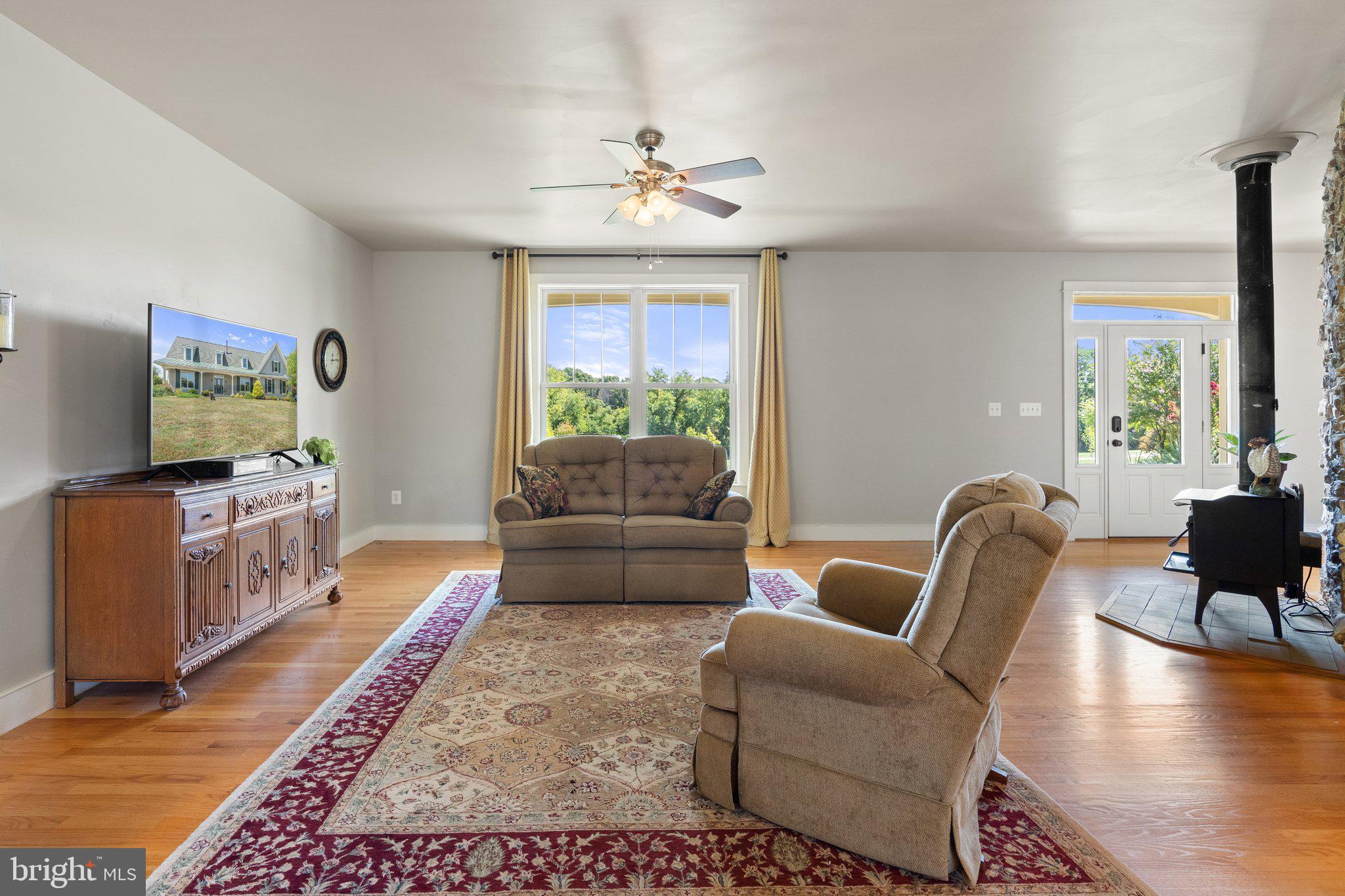 LOVETTSVILLE - Residential