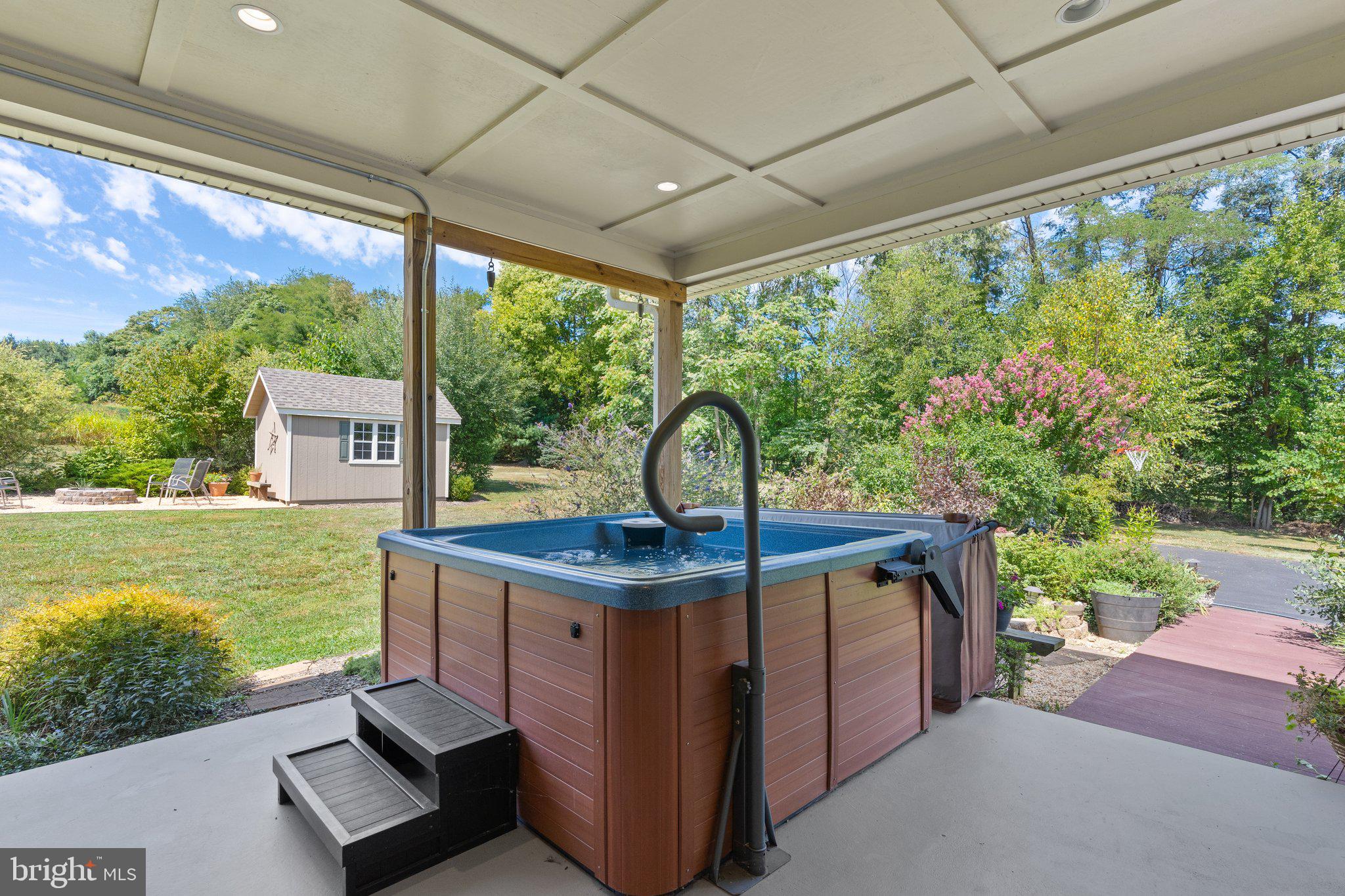 LOVETTSVILLE - Residential