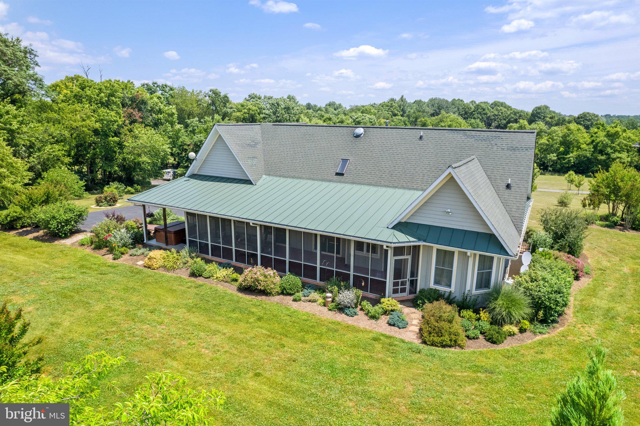 LOVETTSVILLE - Residential