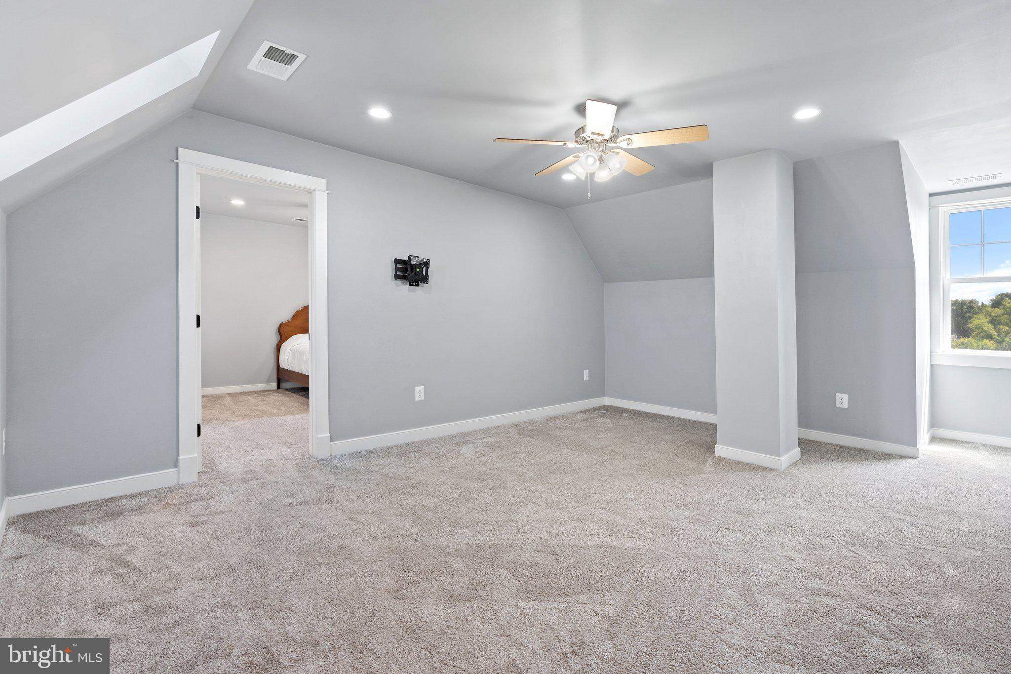 LOVETTSVILLE - Residential