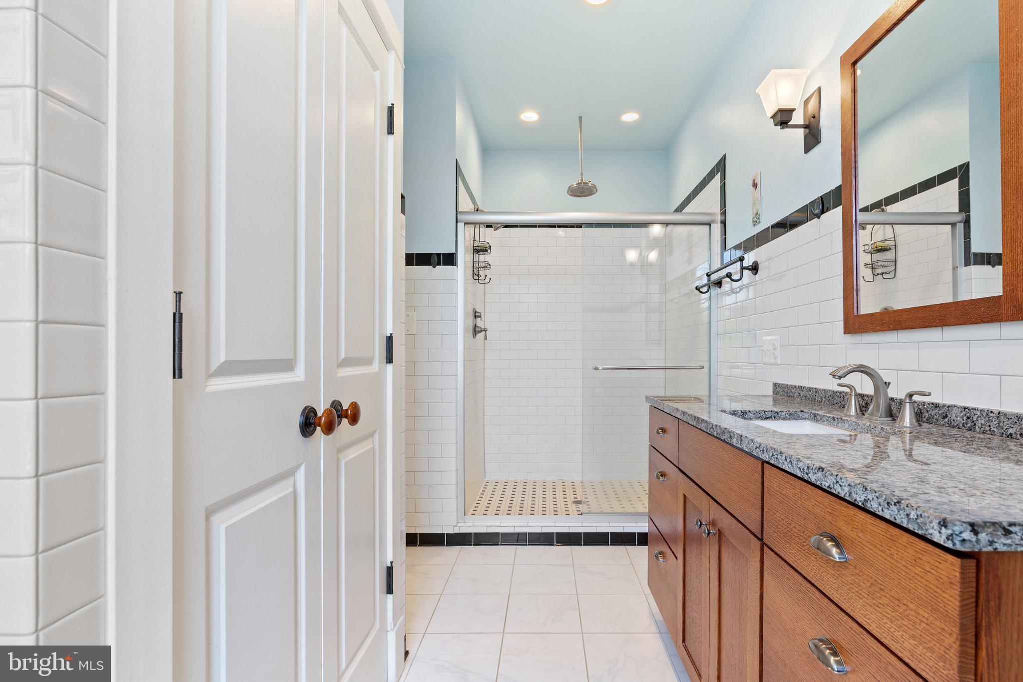 LOVETTSVILLE - Residential