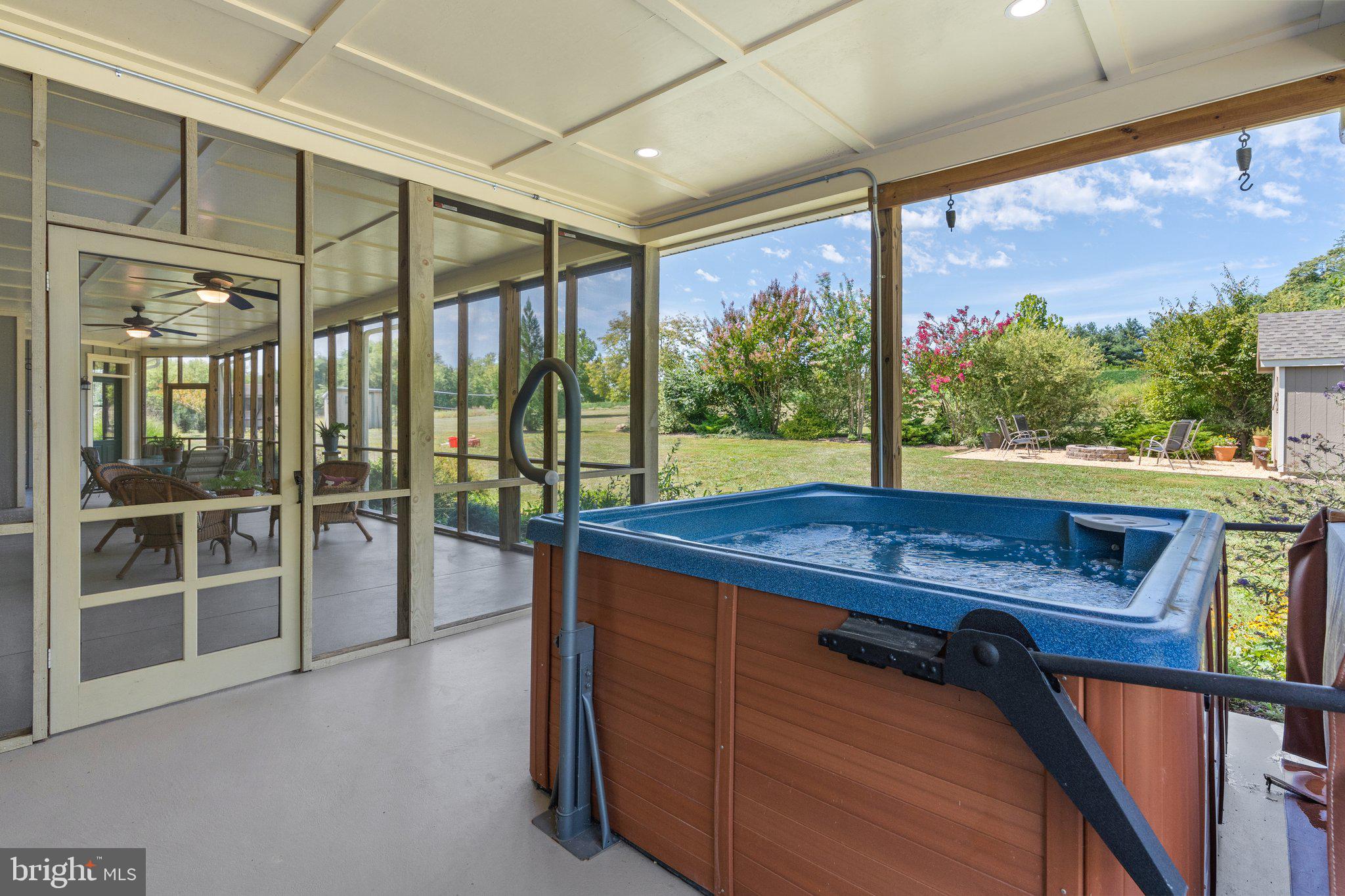 LOVETTSVILLE - Residential