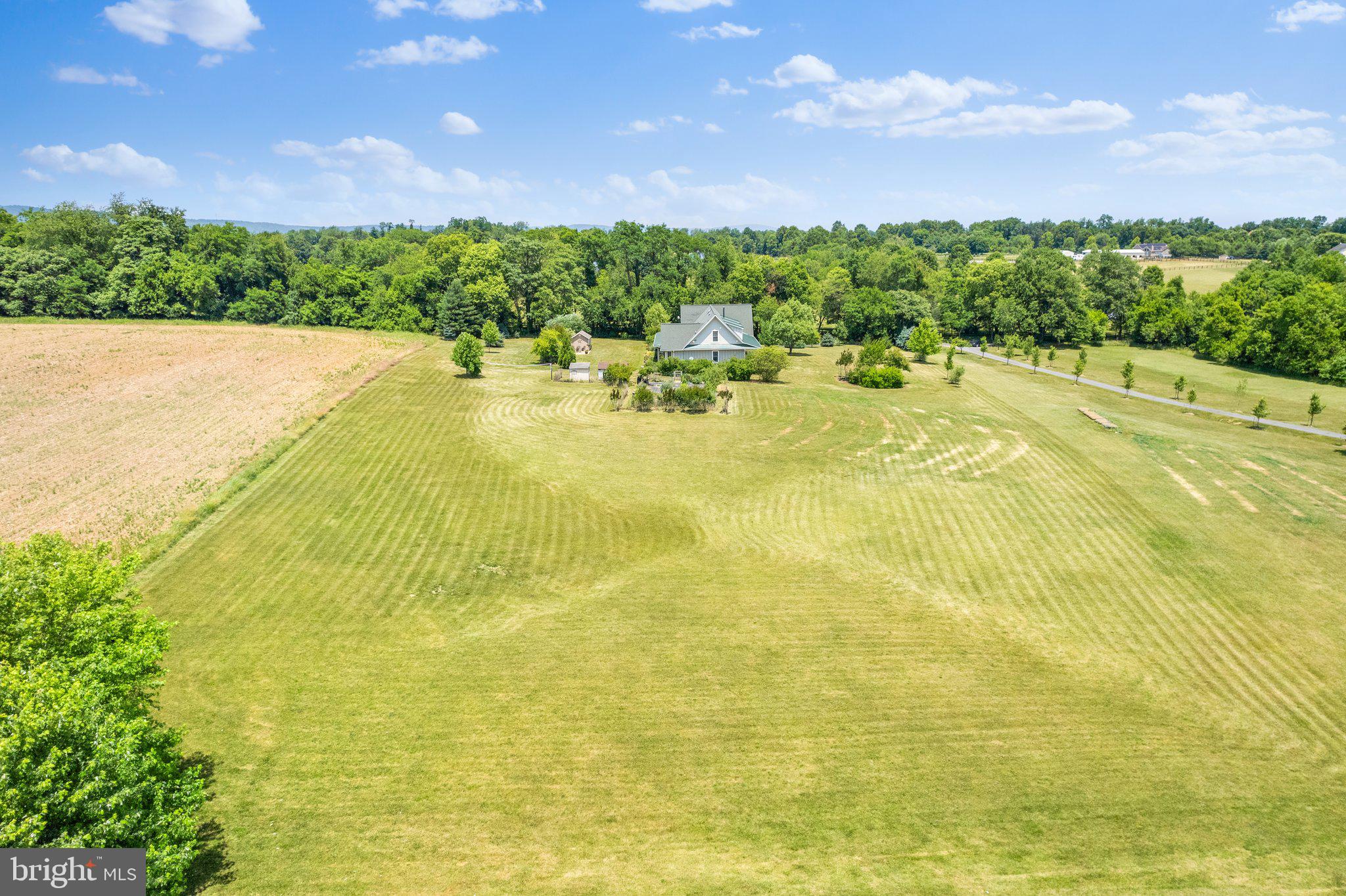 LOVETTSVILLE - Residential