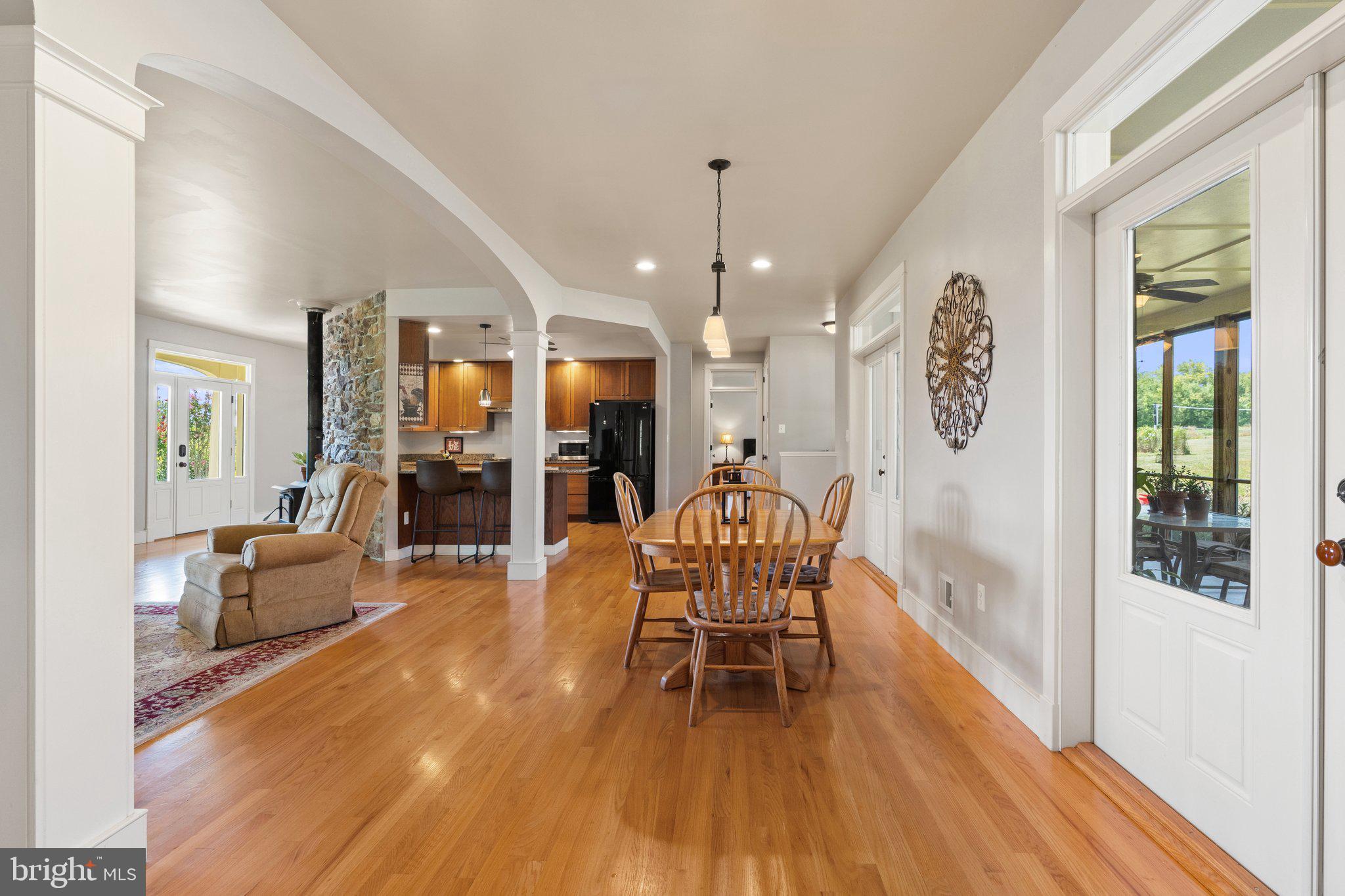 LOVETTSVILLE - Residential