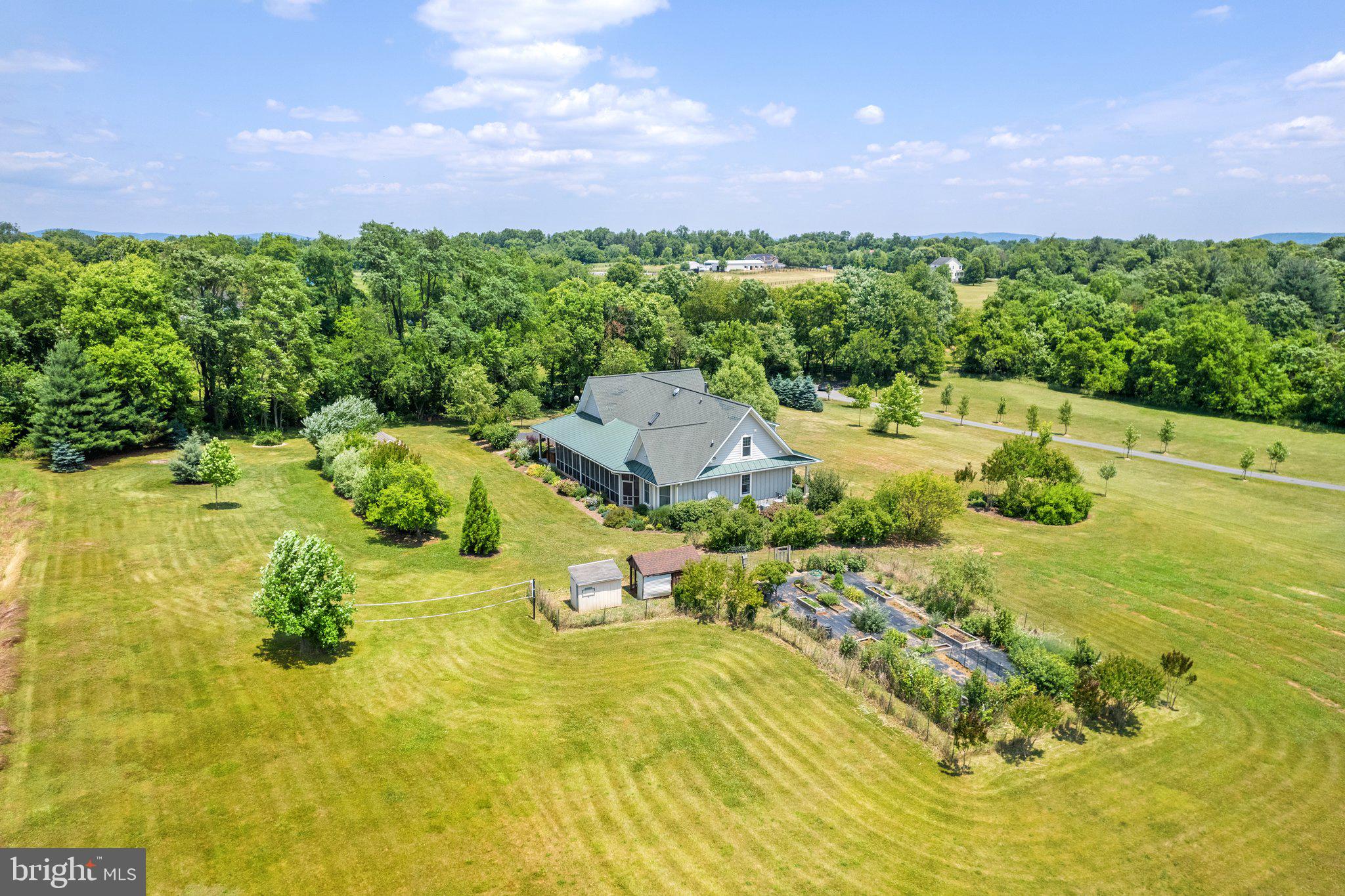 LOVETTSVILLE - Residential