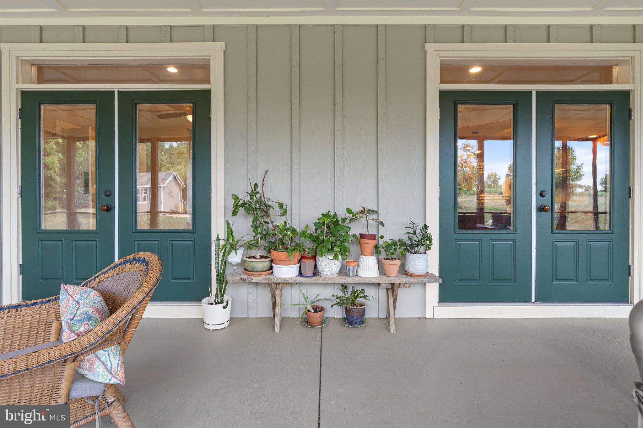 LOVETTSVILLE - Residential