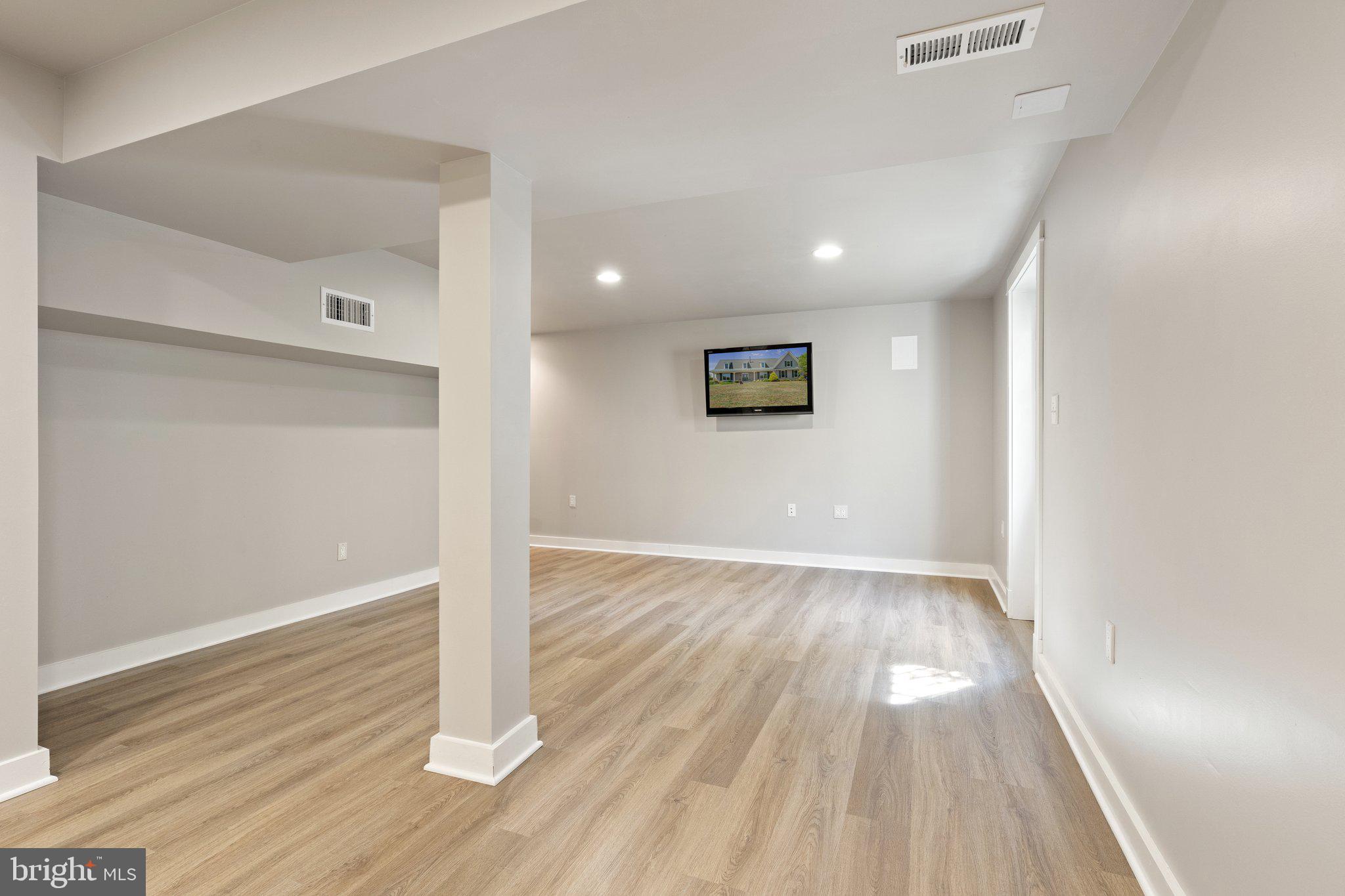 LOVETTSVILLE - Residential