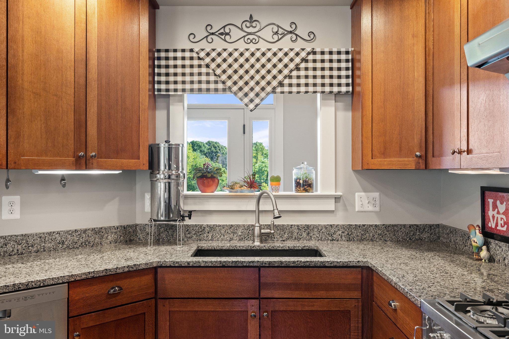 LOVETTSVILLE - Residential