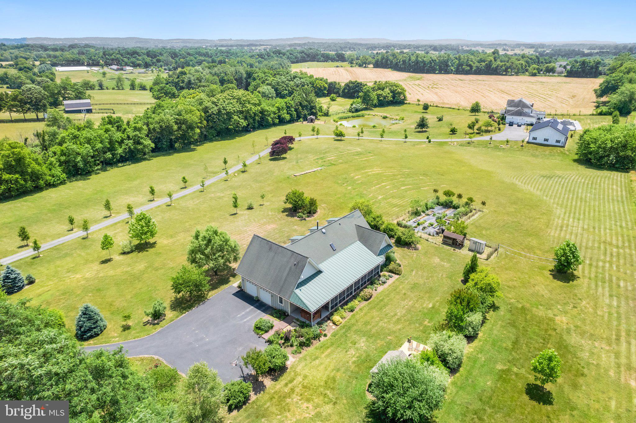 LOVETTSVILLE - Residential