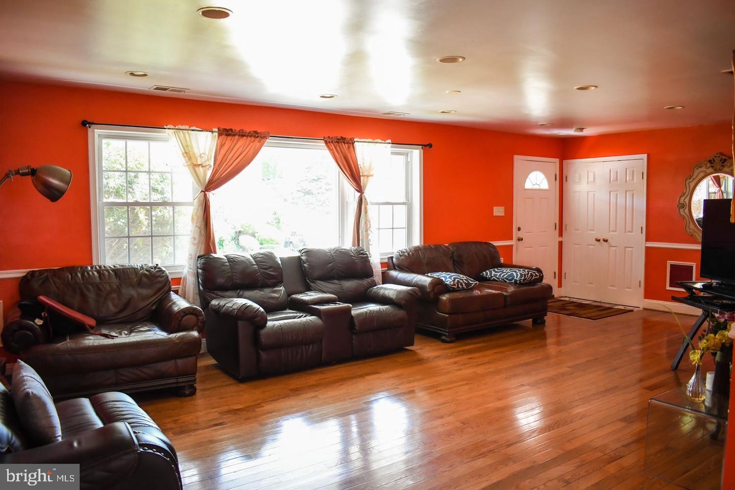 NORTH WOODRIDGE - Residential