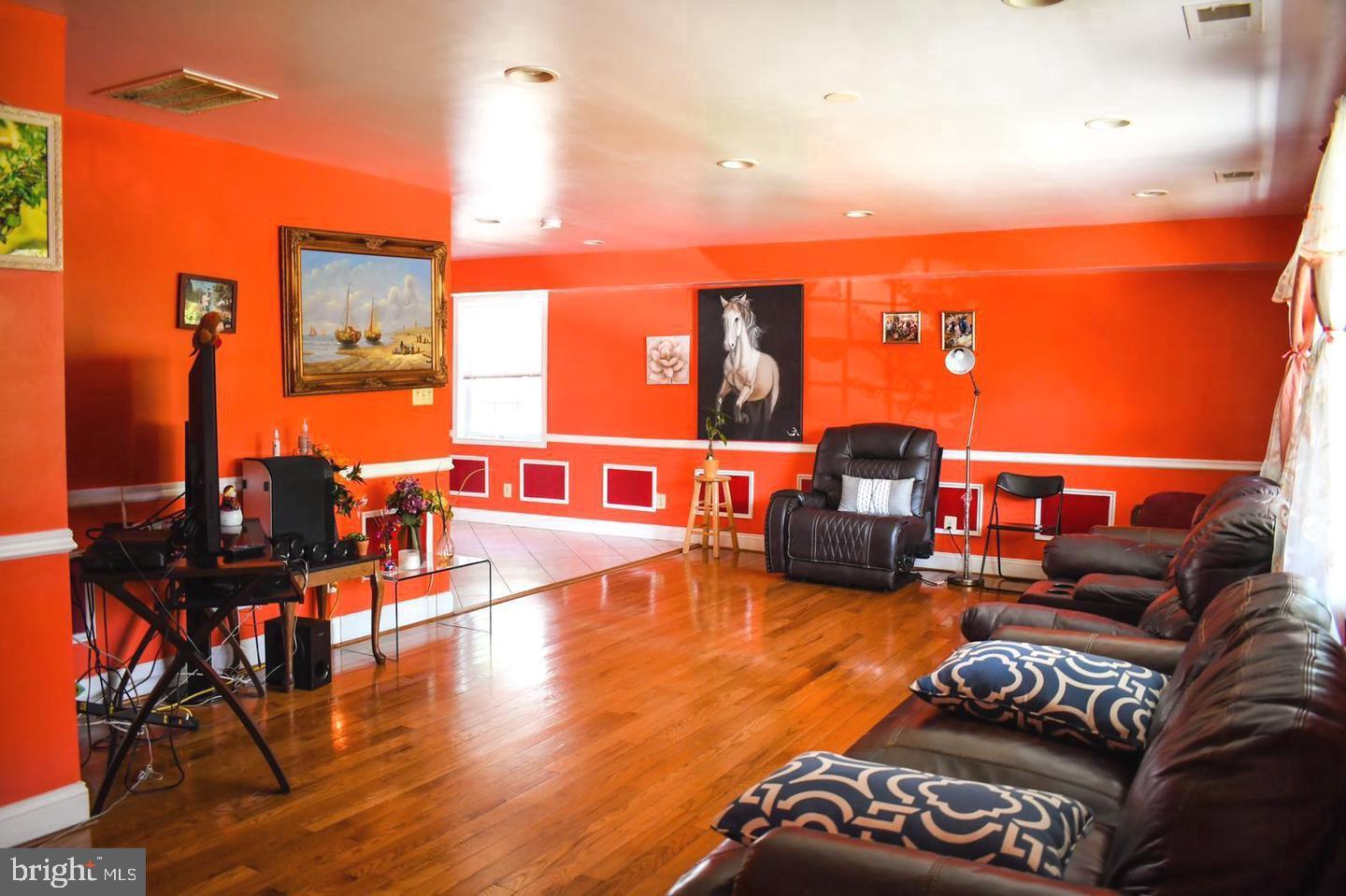 NORTH WOODRIDGE - Residential