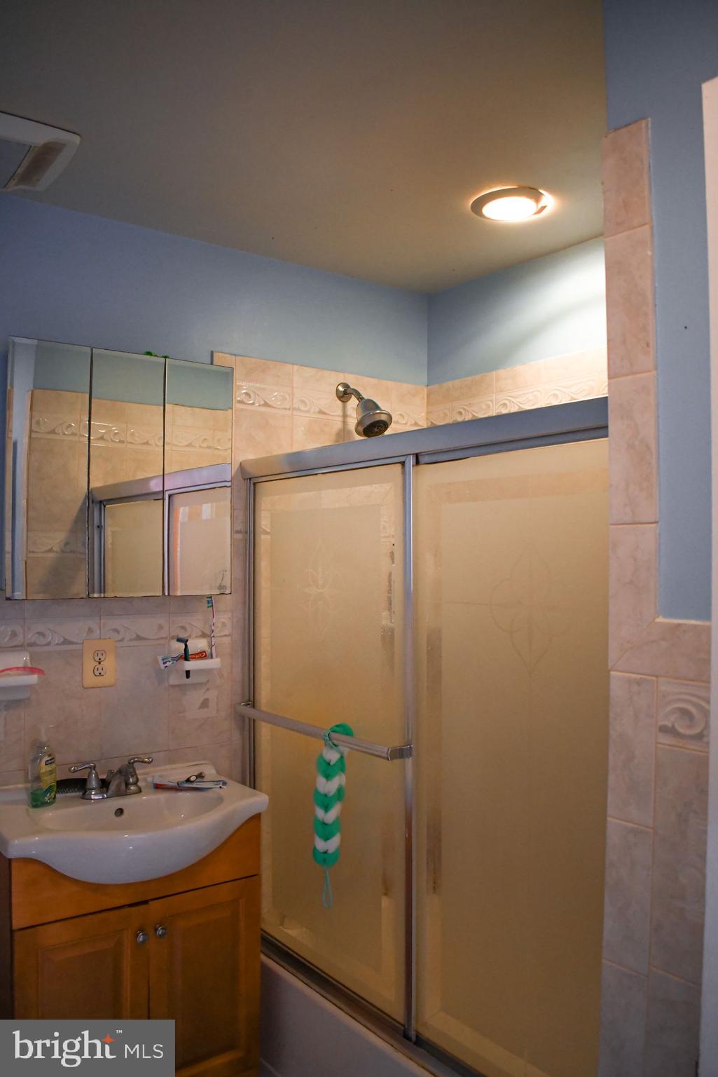 NORTH WOODRIDGE - Residential