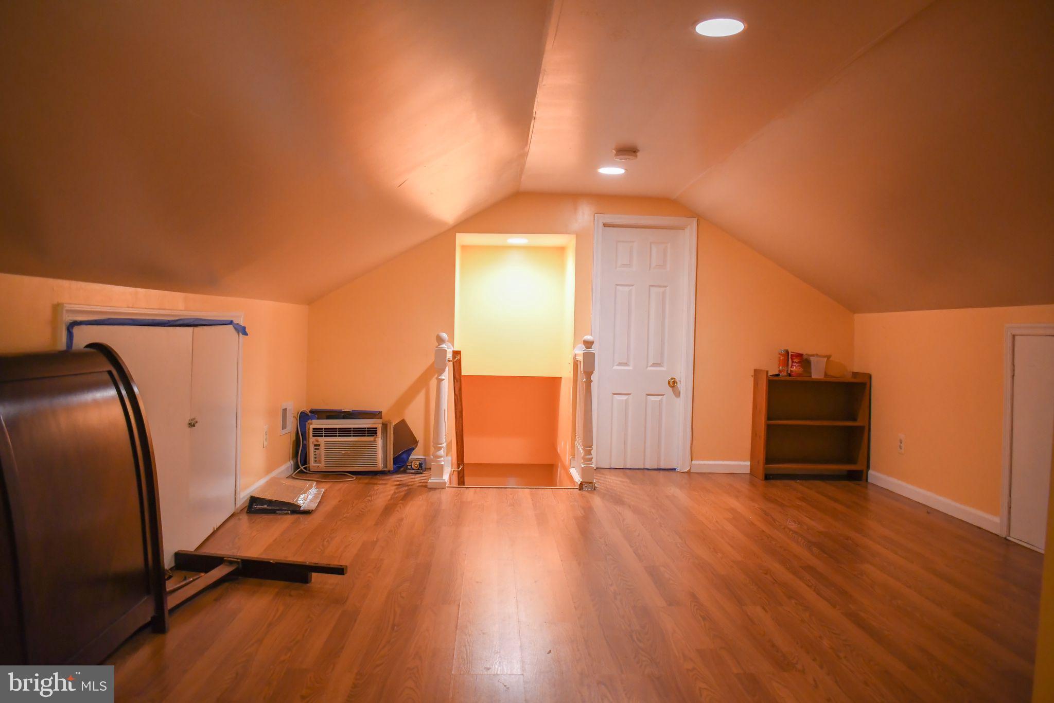 NORTH WOODRIDGE - Residential