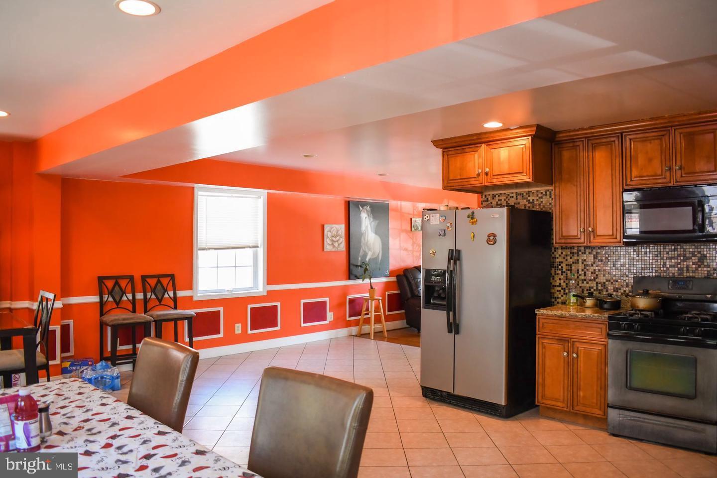 NORTH WOODRIDGE - Residential