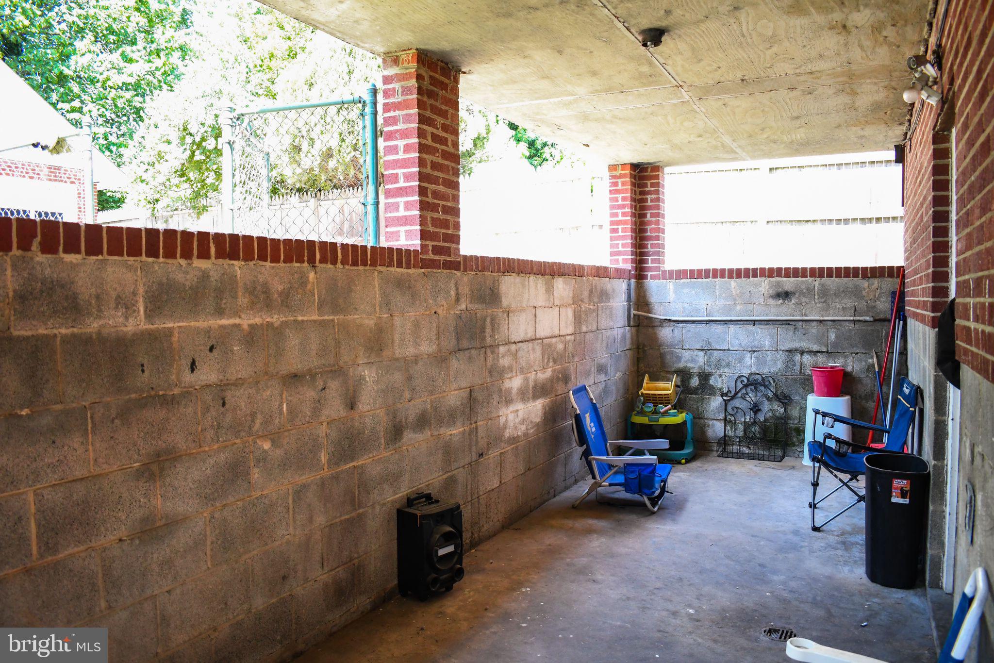 NORTH WOODRIDGE - Residential