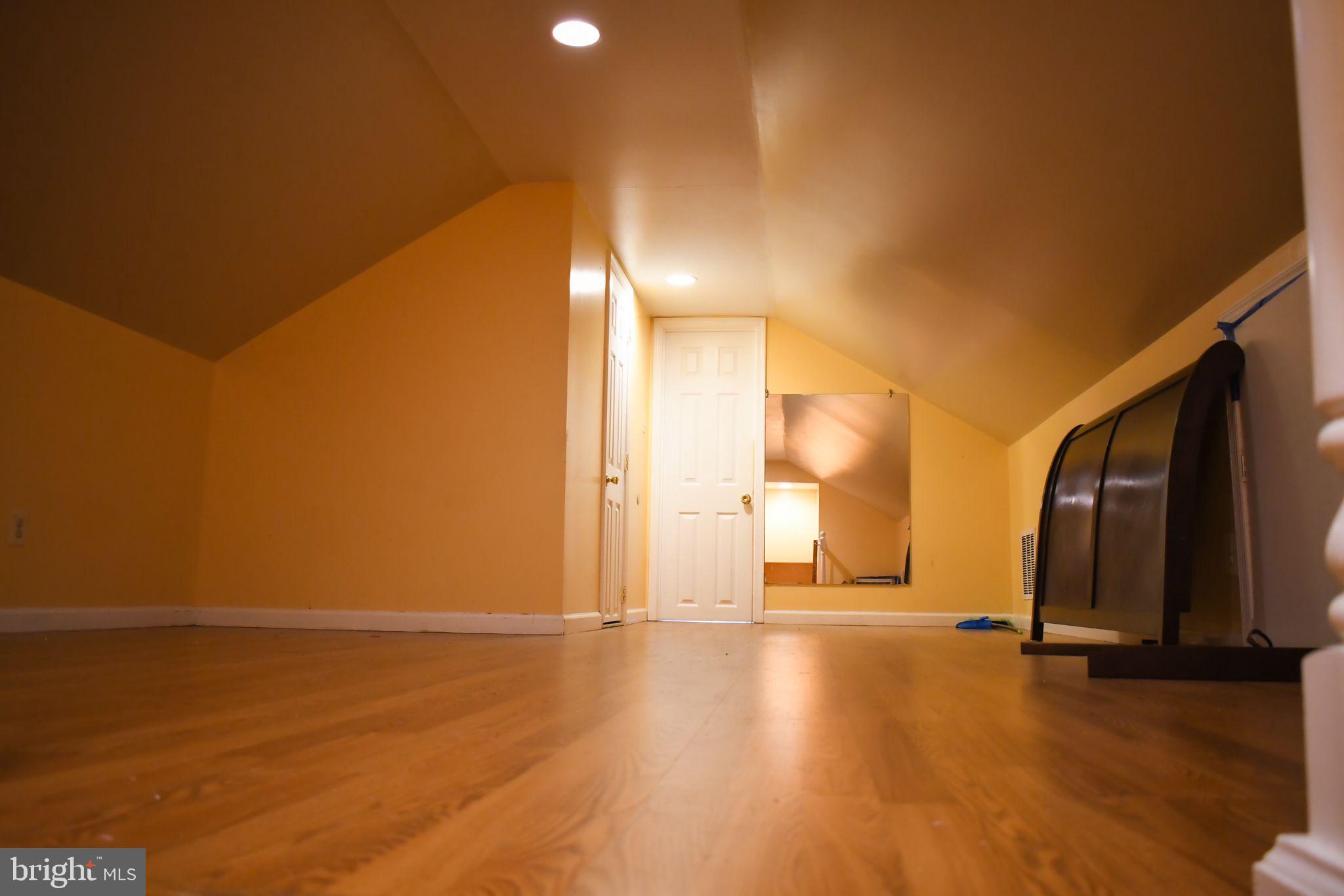 NORTH WOODRIDGE - Residential