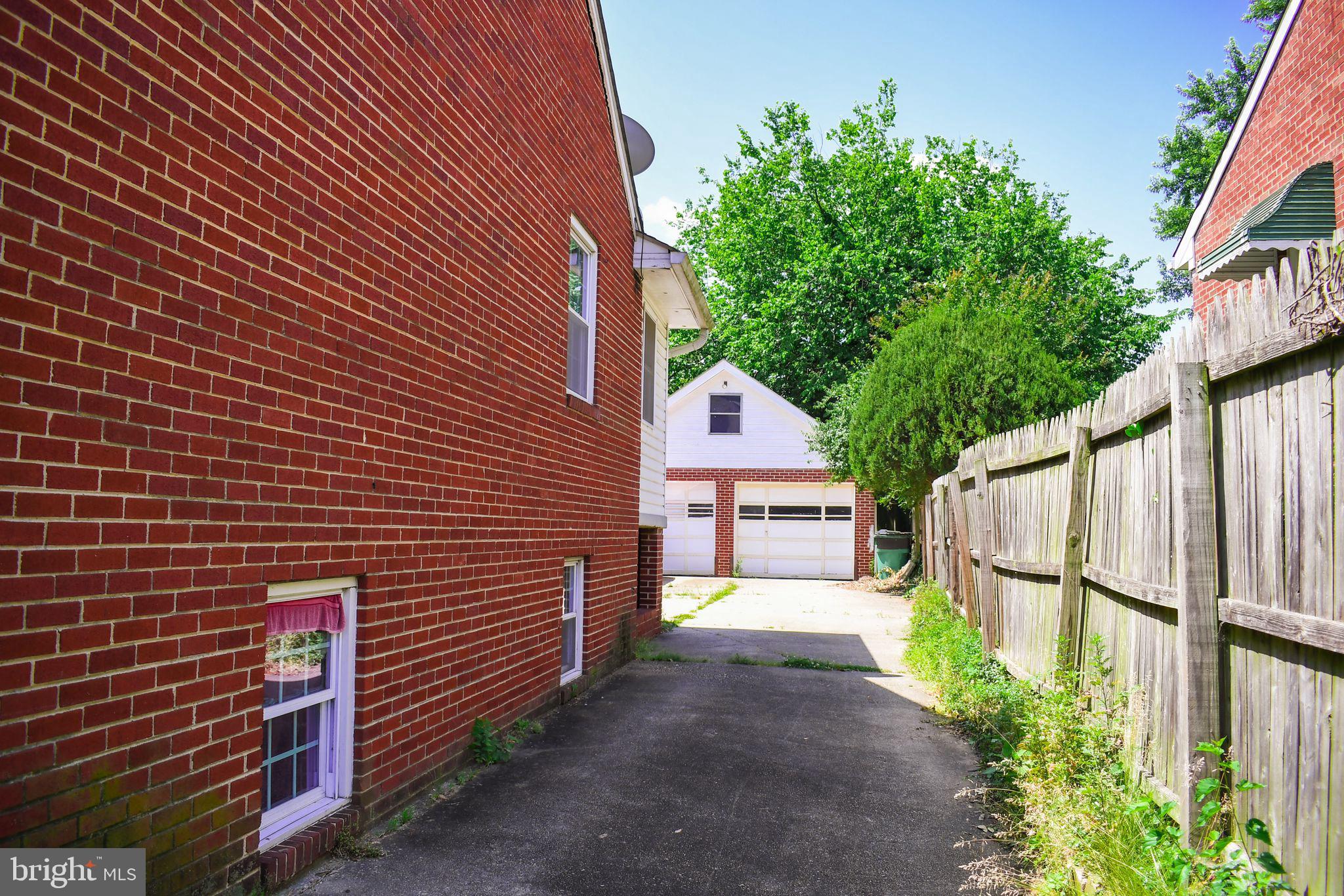 NORTH WOODRIDGE - Residential