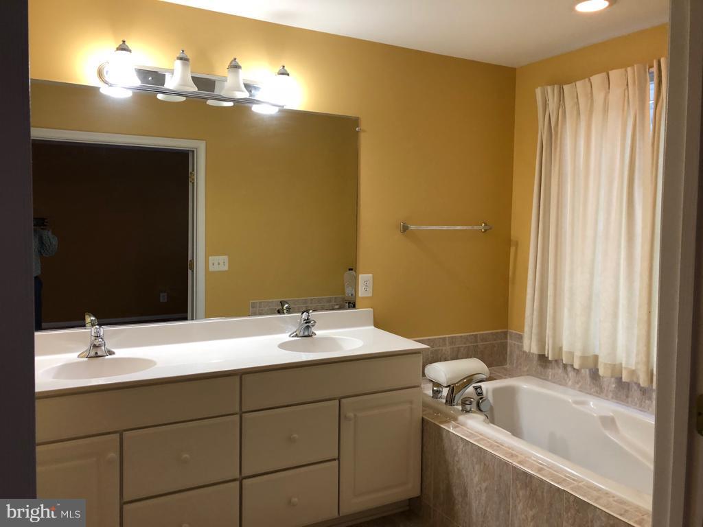 FAIRCREST - Residential Lease