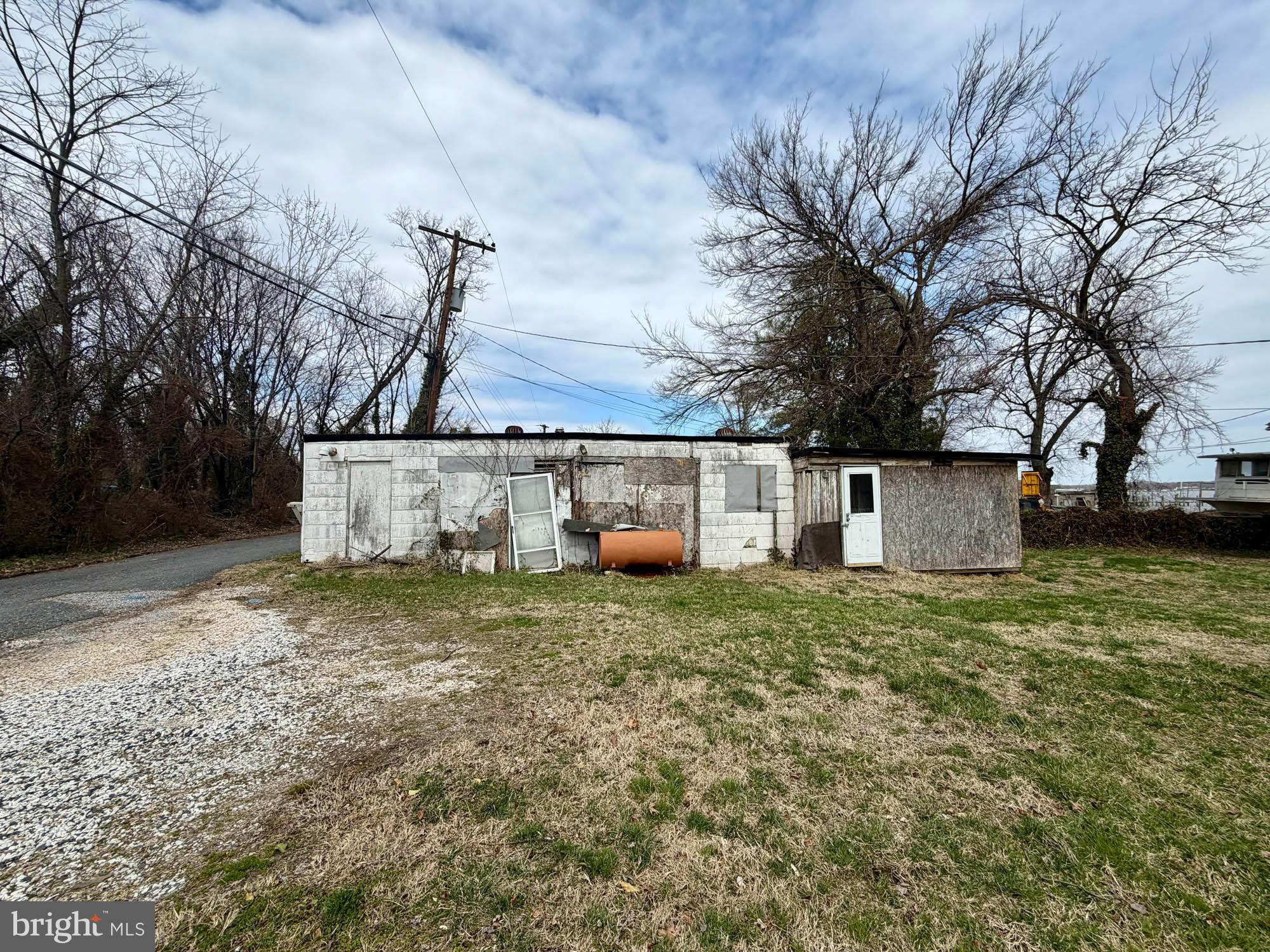 MERRITT SHORES - Residential