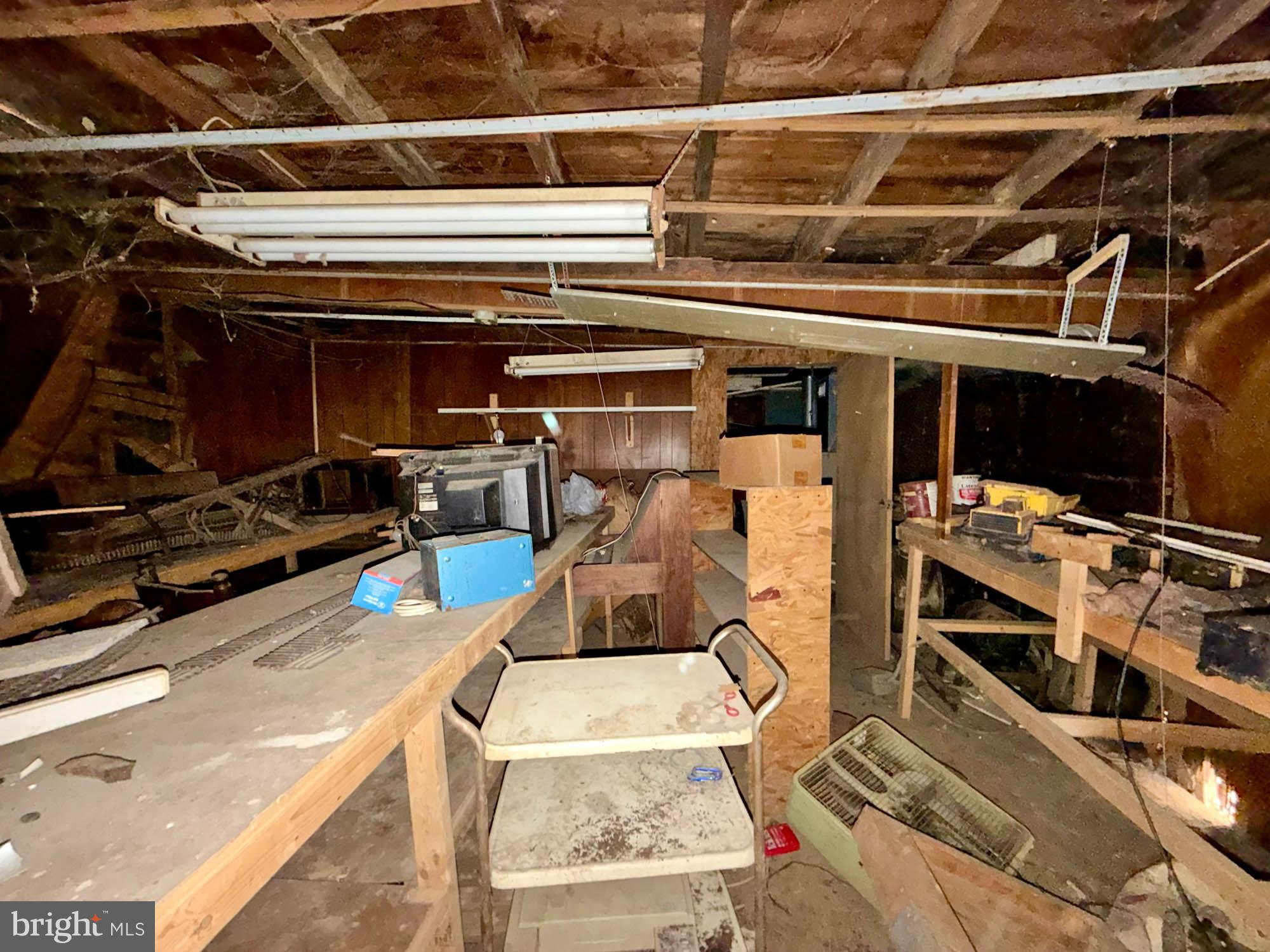 MERRITT SHORES - Residential