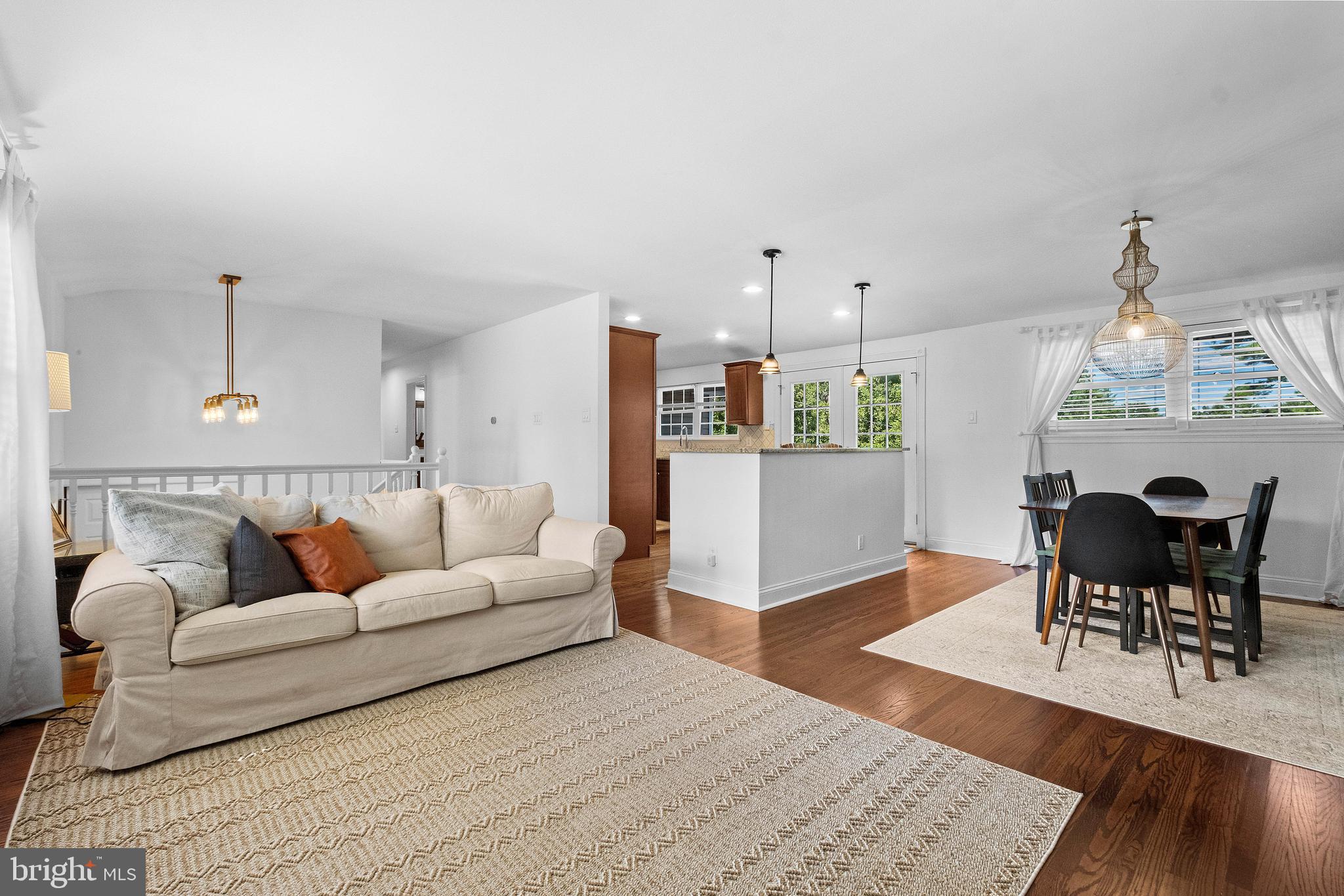 185 RAMBLEWOOD PARKWAY