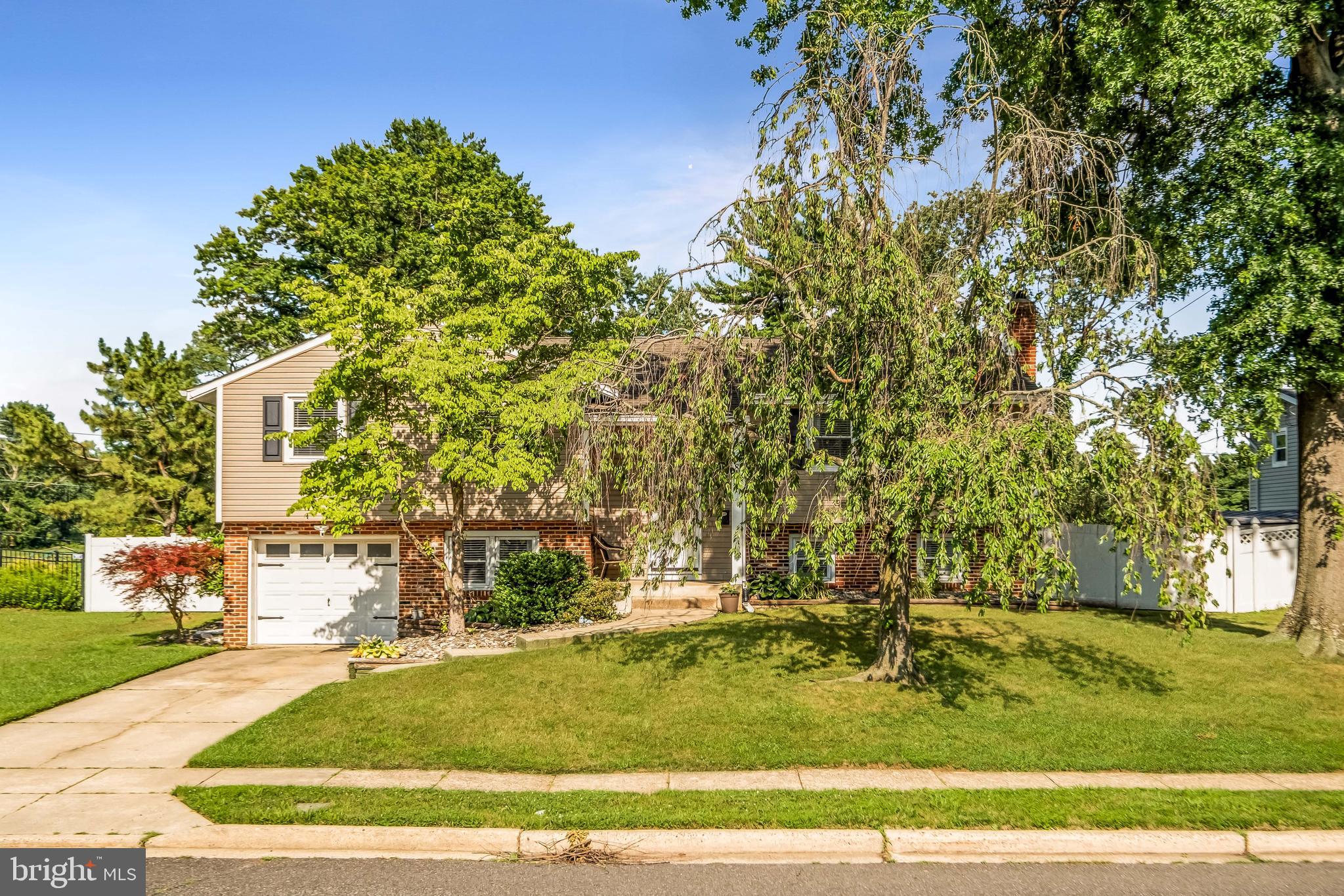 185 RAMBLEWOOD PARKWAY