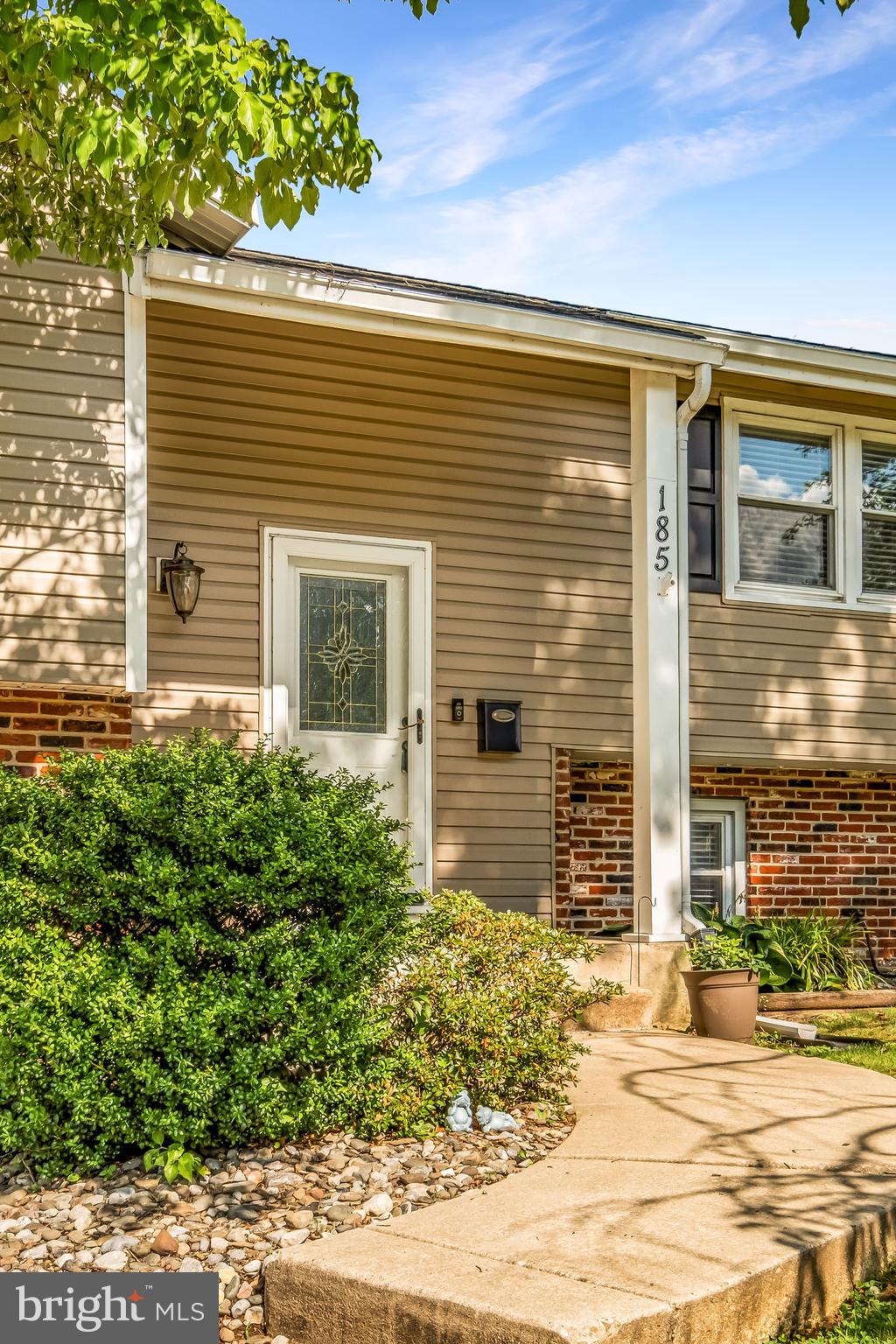 185 RAMBLEWOOD PARKWAY