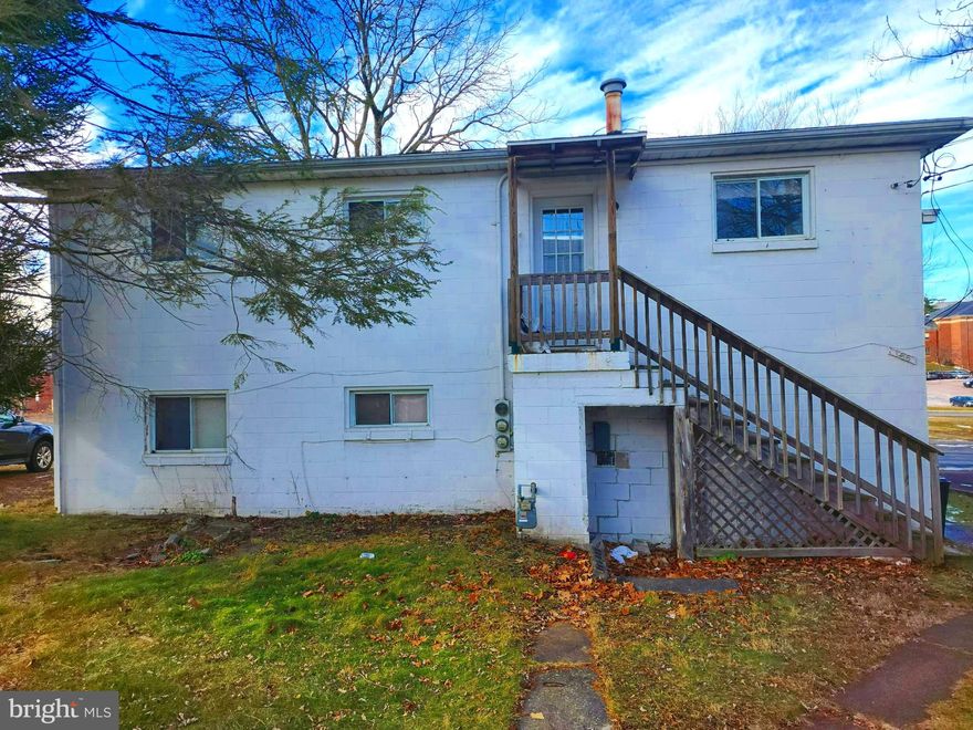 INVESTMENT OPPORTUNITY!  👀 CHECK OUT THIS NEW LISTING!  This duplex is located in close proximity to Frostburg State University!  Each unit has 3 beds/ 1 full bath.  Currently rented on a month to month basis.  Downstairs unit pay $950 per month (2 tenants) and the Upstairs unit pays $900 per month (1 tenant).  Owner pays gas and water.  Electric metered separately- 100 amp service in each unit.  New Windows, New Roof and all appliances convey!  Call today to schedule a tour!  Priced to sell.  
24 hour notice required.   More photos coming soon!