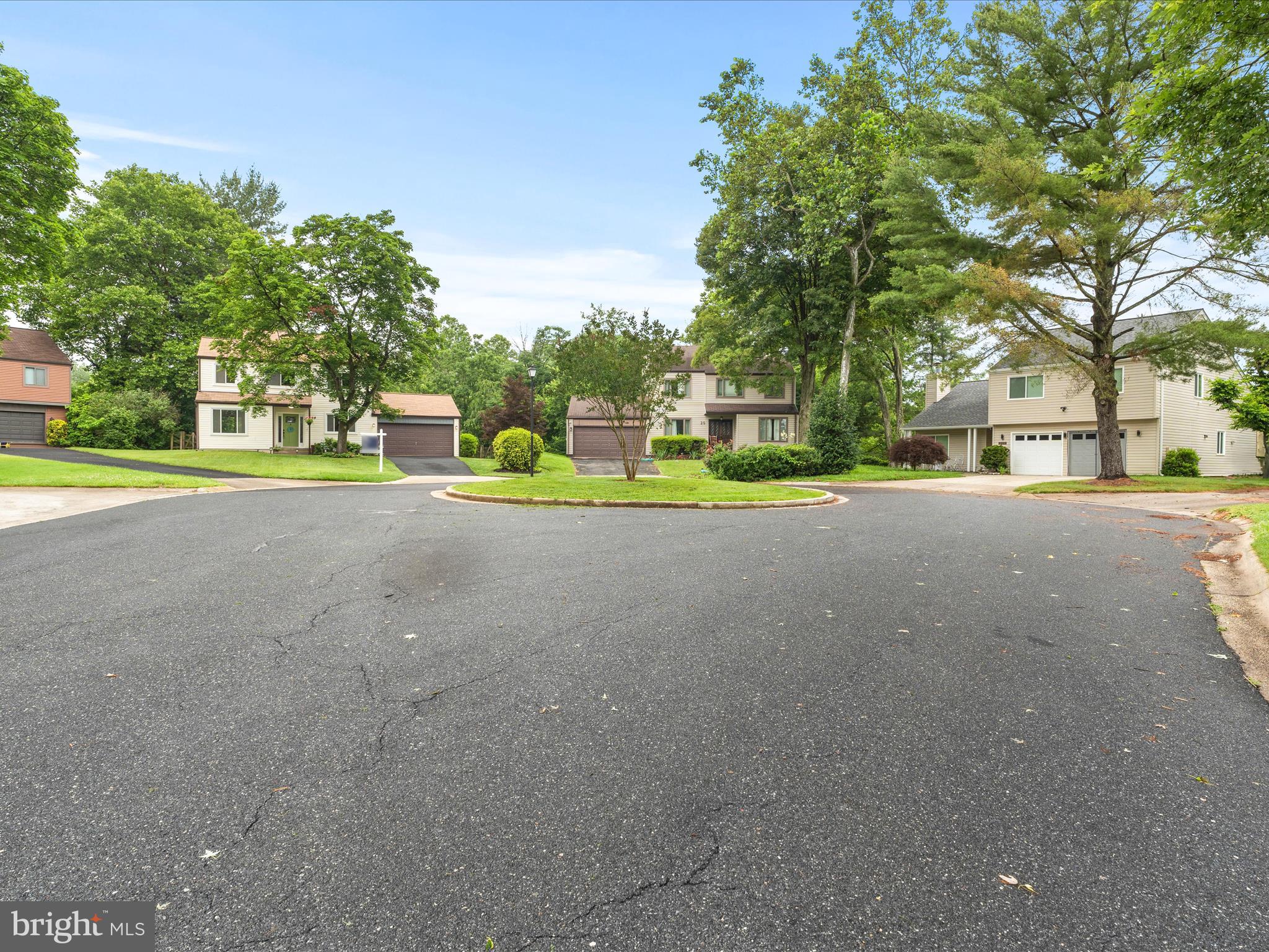 34 WALNUTWOOD COURT